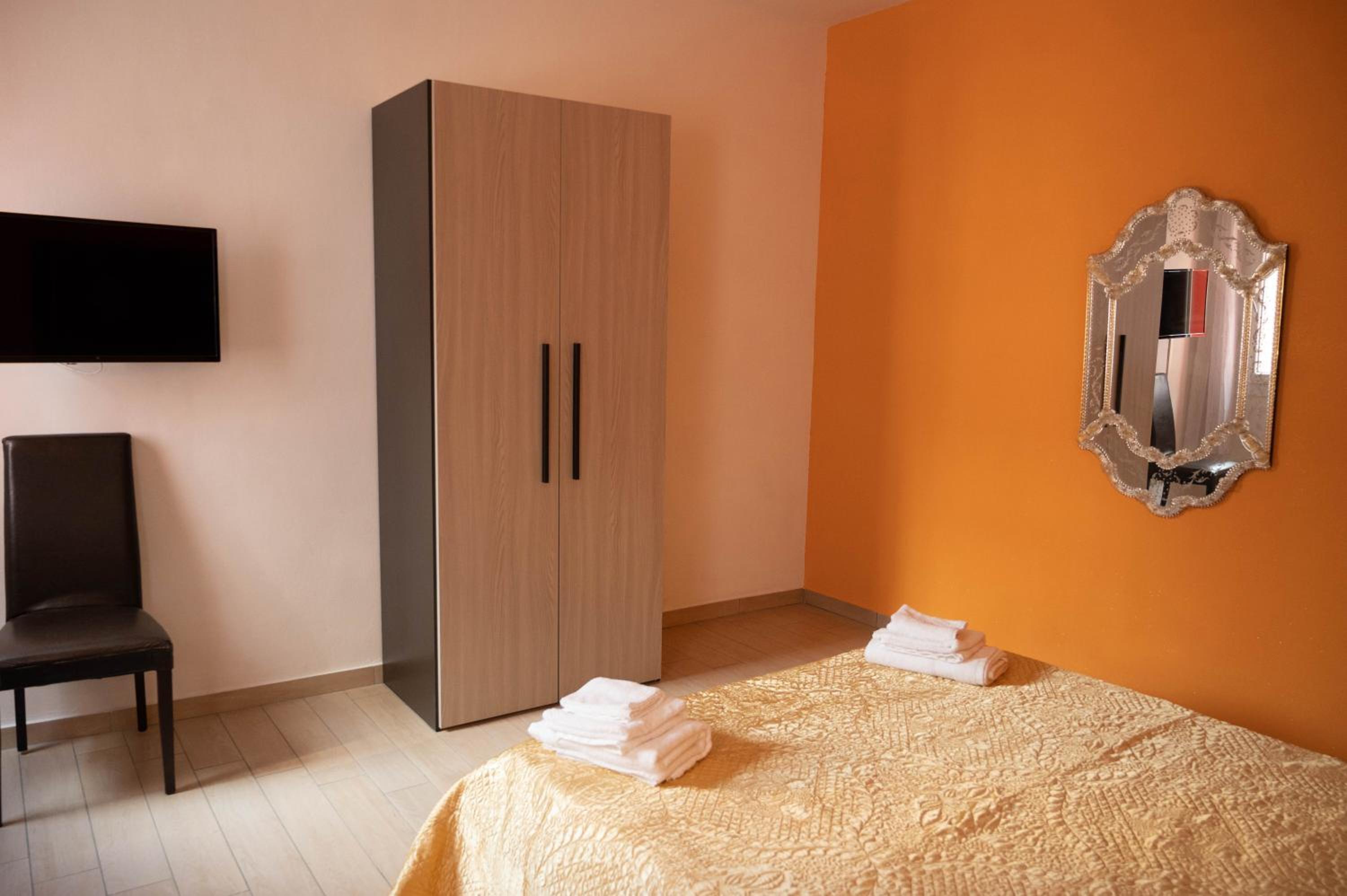 Deluxe Double Room with Balcony photo 3