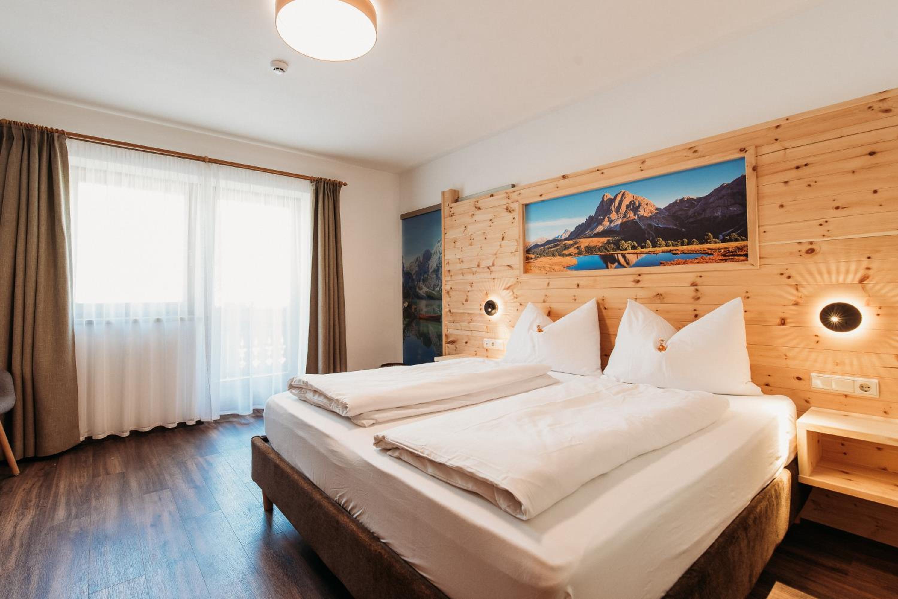 Double Room with Balcony (2 Adults + 1 Child) photo 2