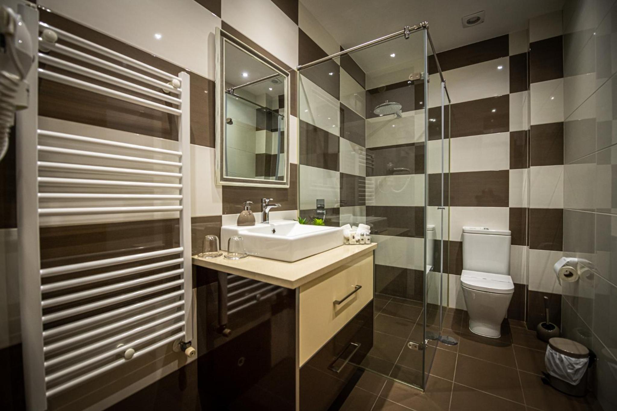 Deluxe Room - Photo 9