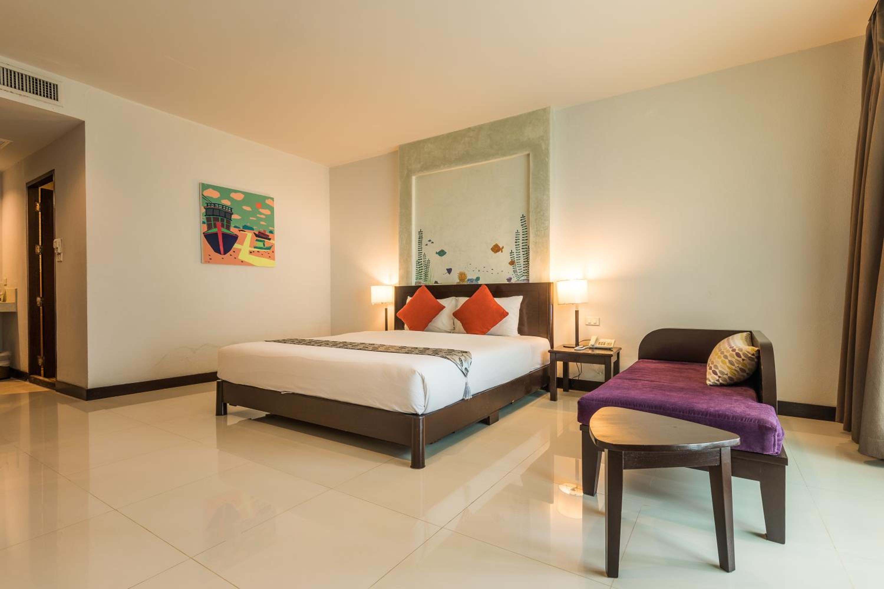 Deluxe Double or Twin Room - Photo 9