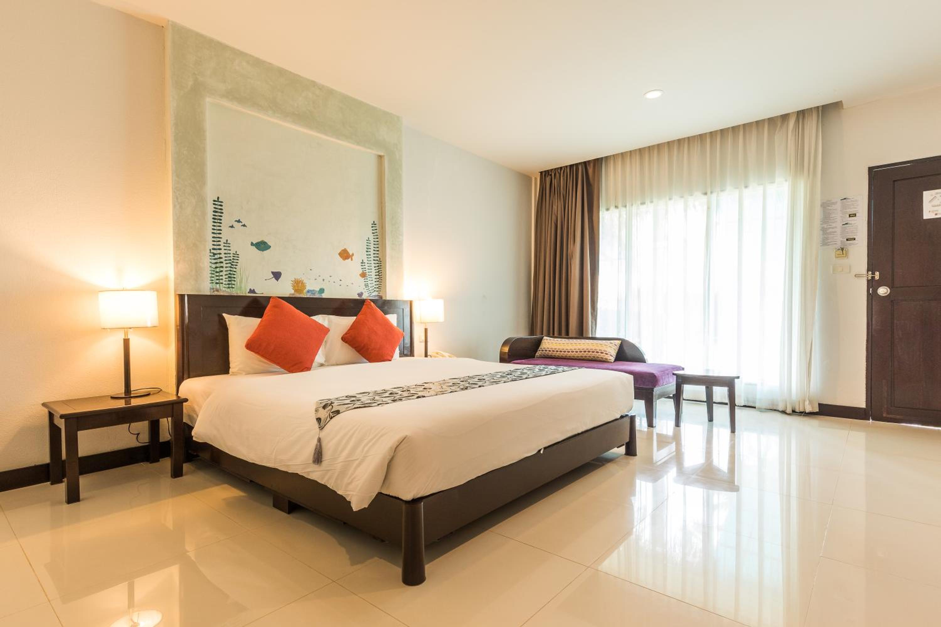 Deluxe Double or Twin Room - Photo 10