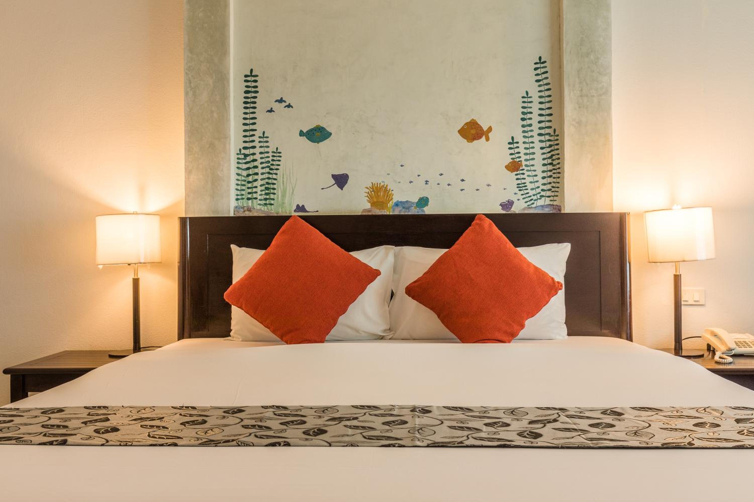 Deluxe Double or Twin Room - Photo 13