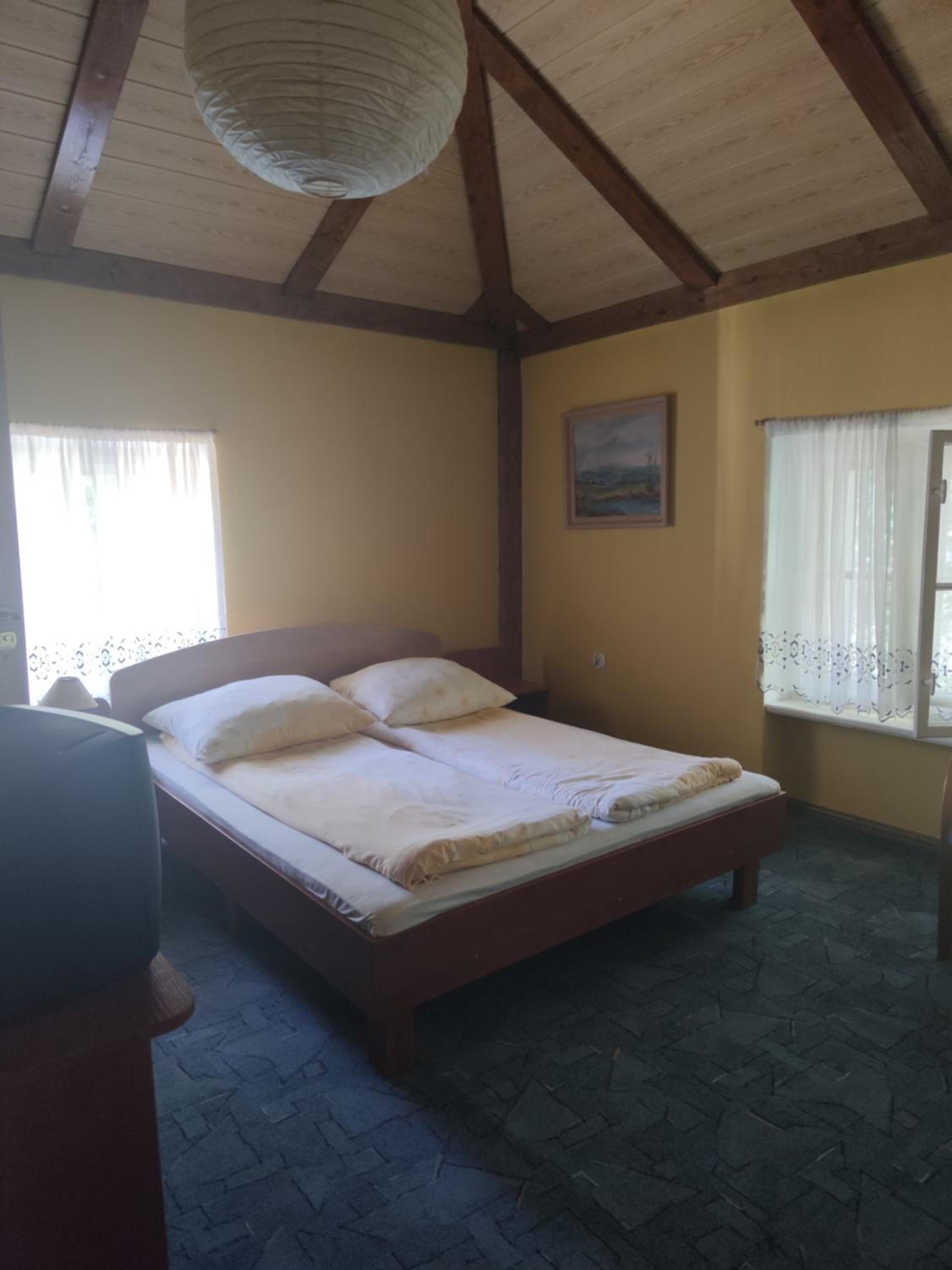 One-Bedroom Apartment - Photo 2