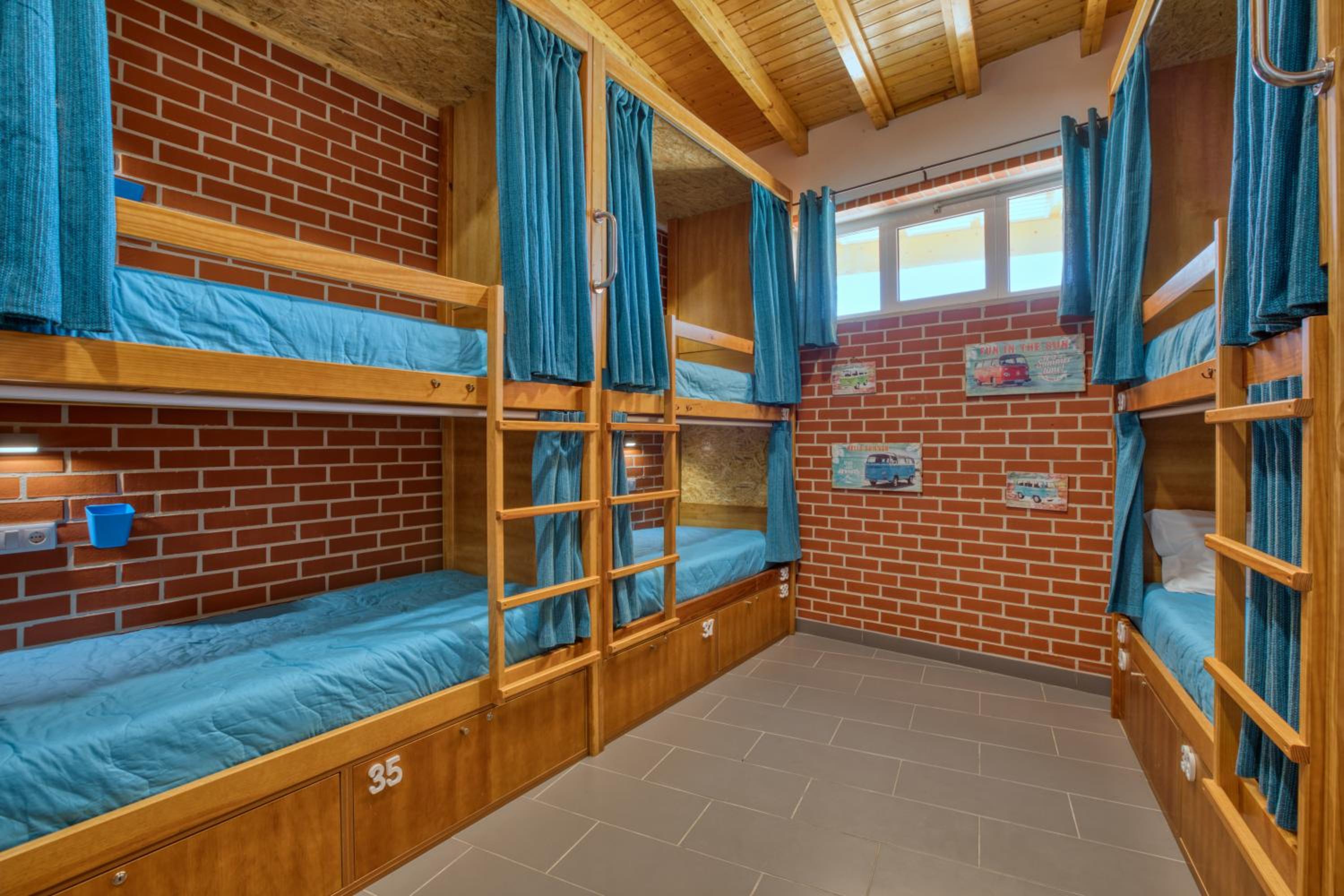 Bed in 8-Bed Dormitory Room photo 1