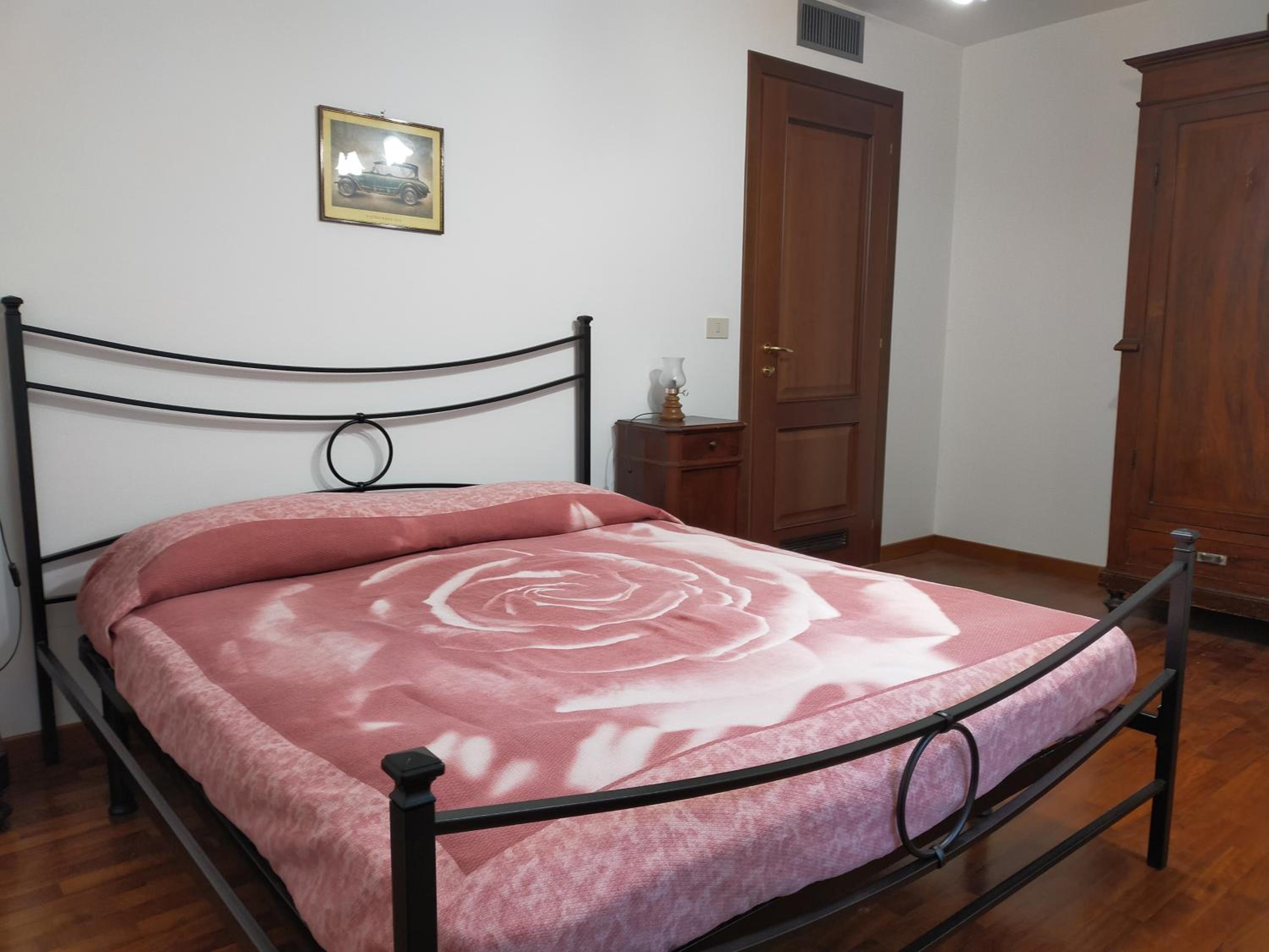 Double Room with Shared Bathroom photo 2