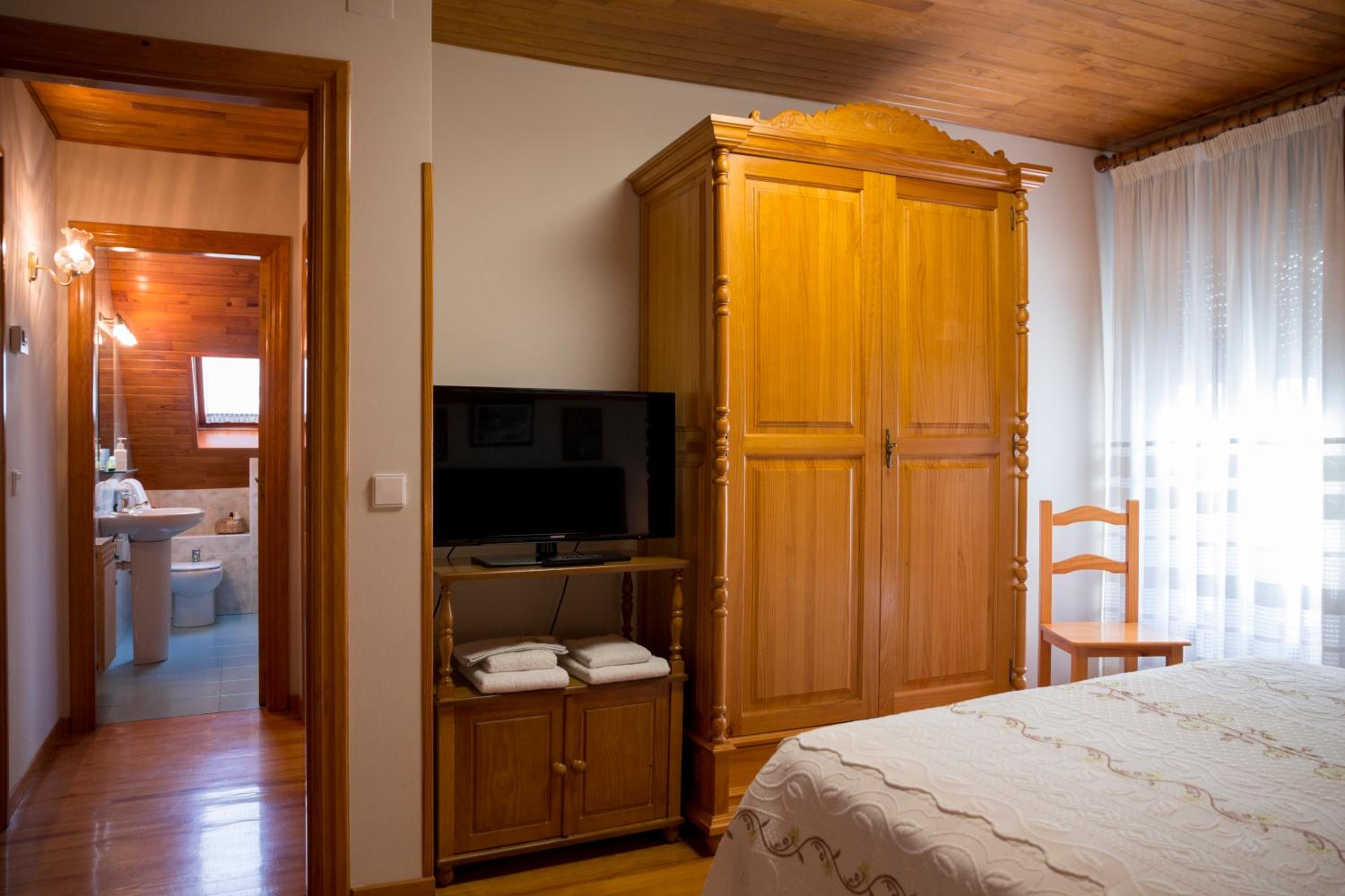 Double Room with Private Bathroom photo 2