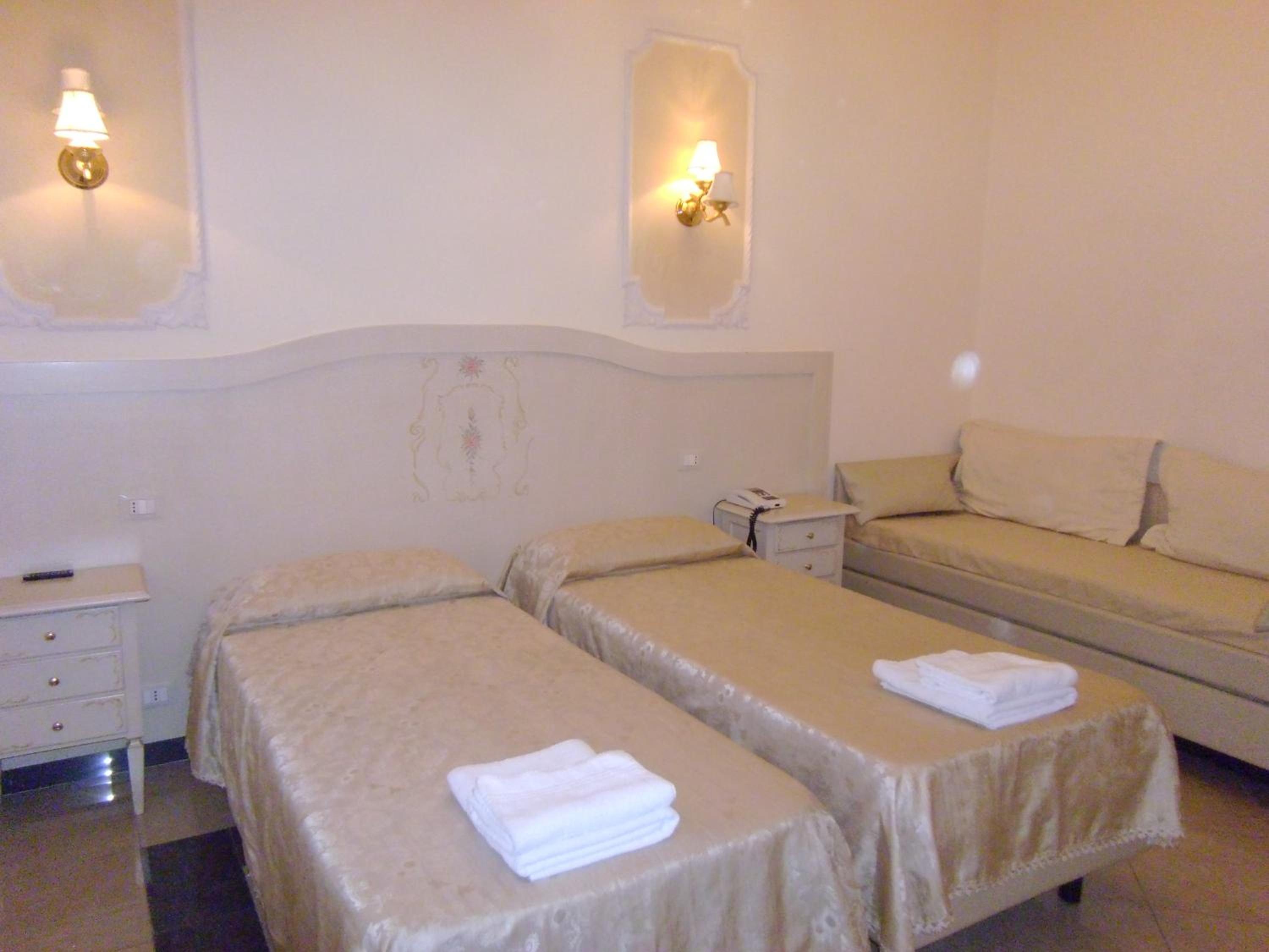 Triple Room photo 2