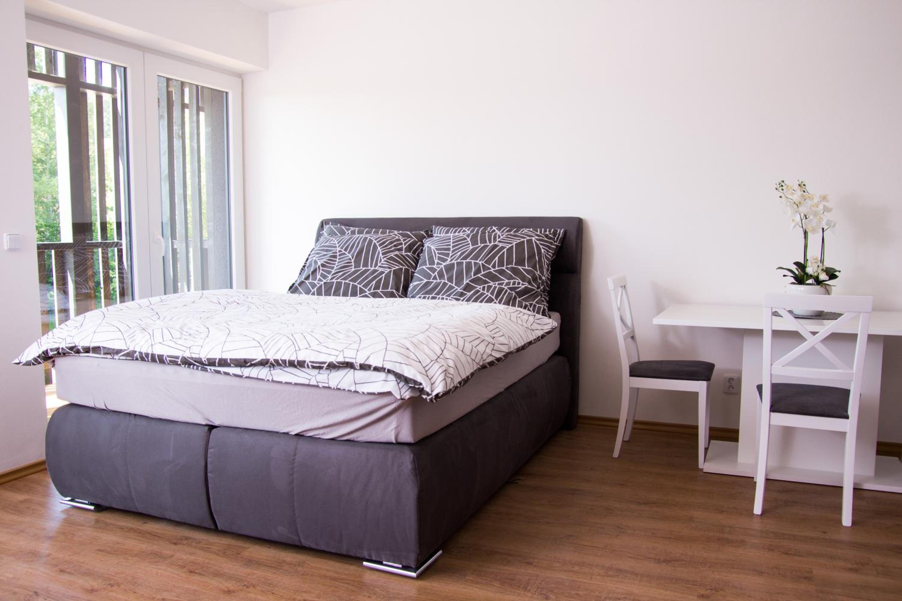 One-Bedroom Apartment photo 1
