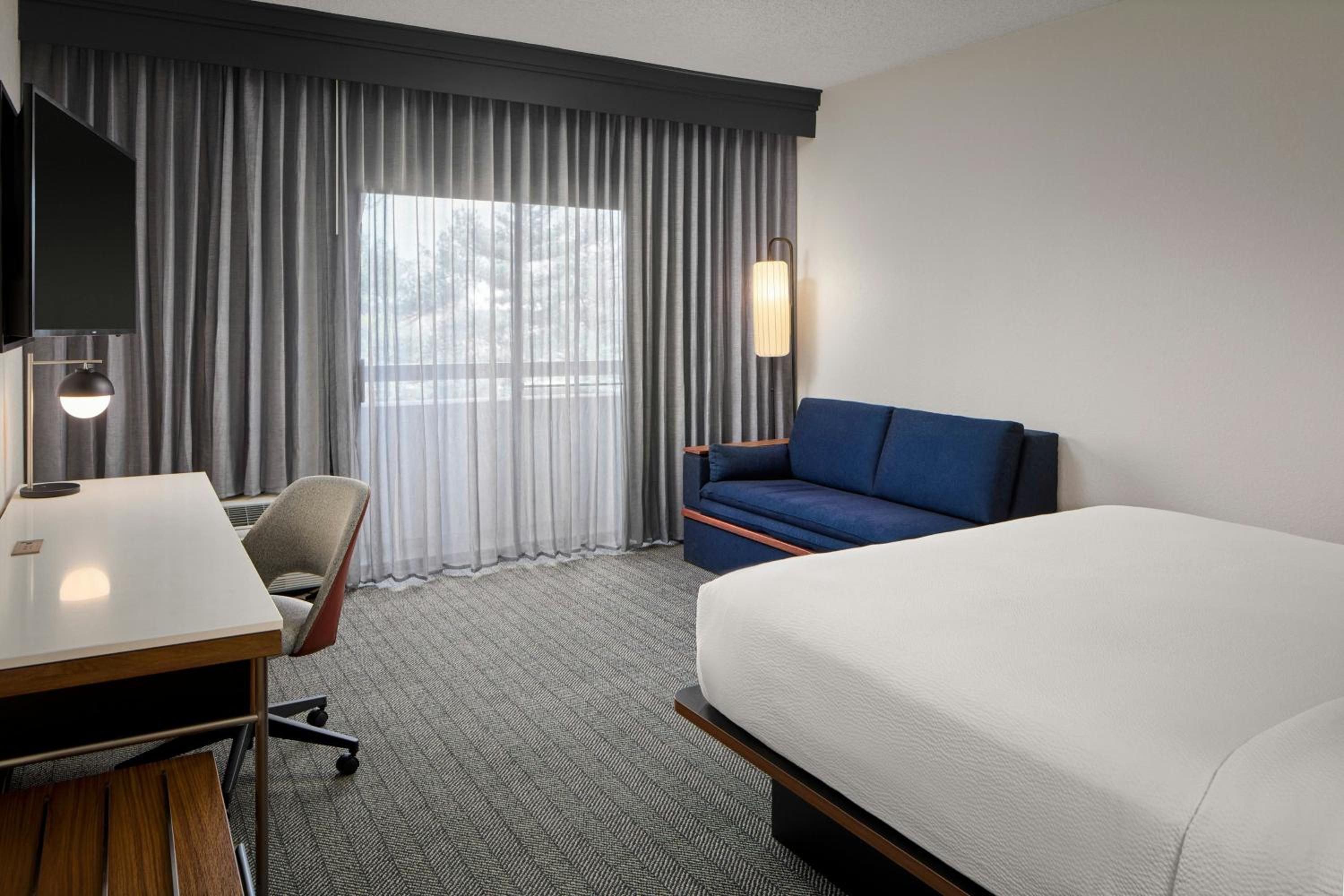 King Room with Roll-In Shower - Mobility Accessible