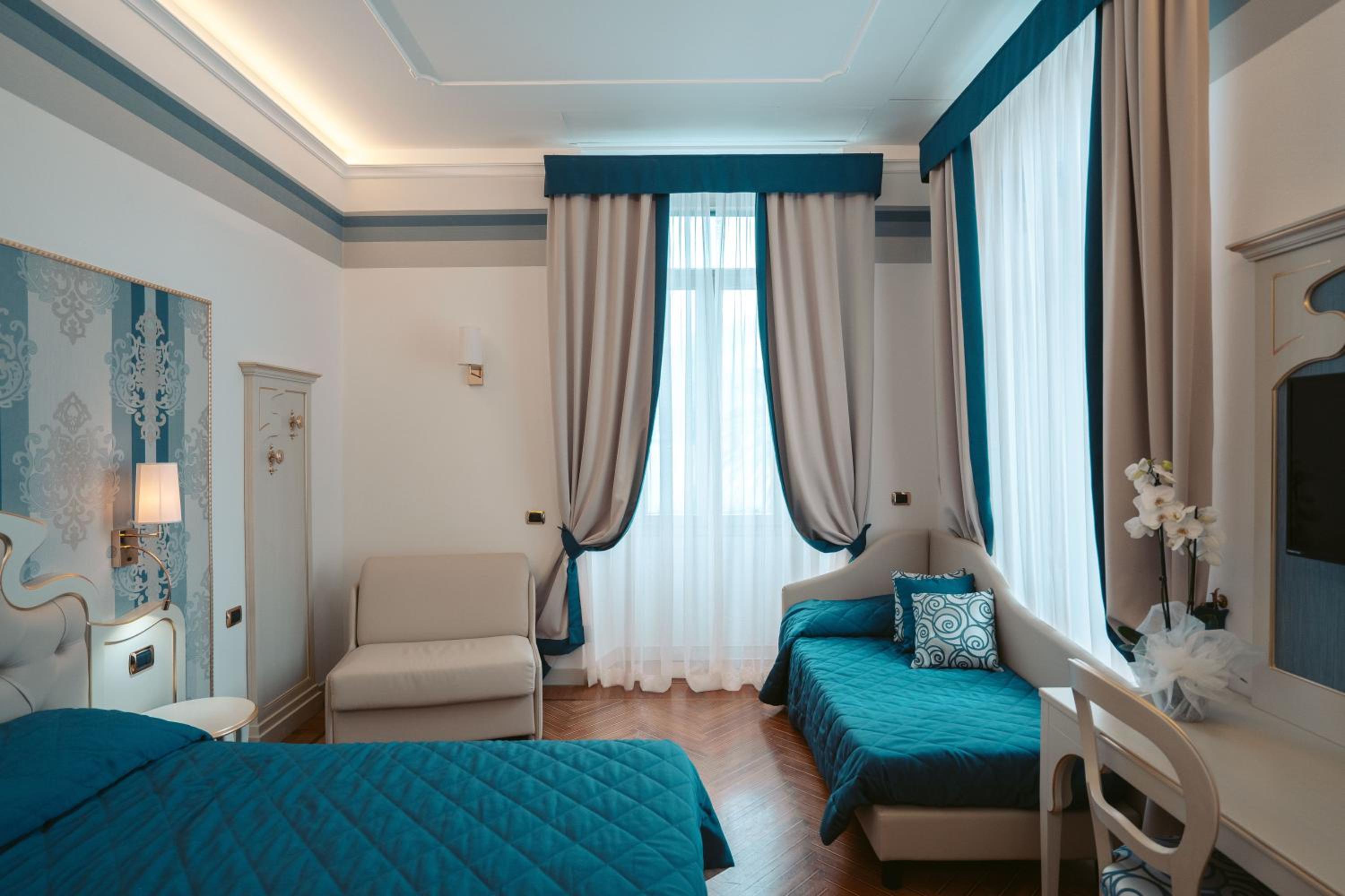 Triple Room with Lake View - Photo 1