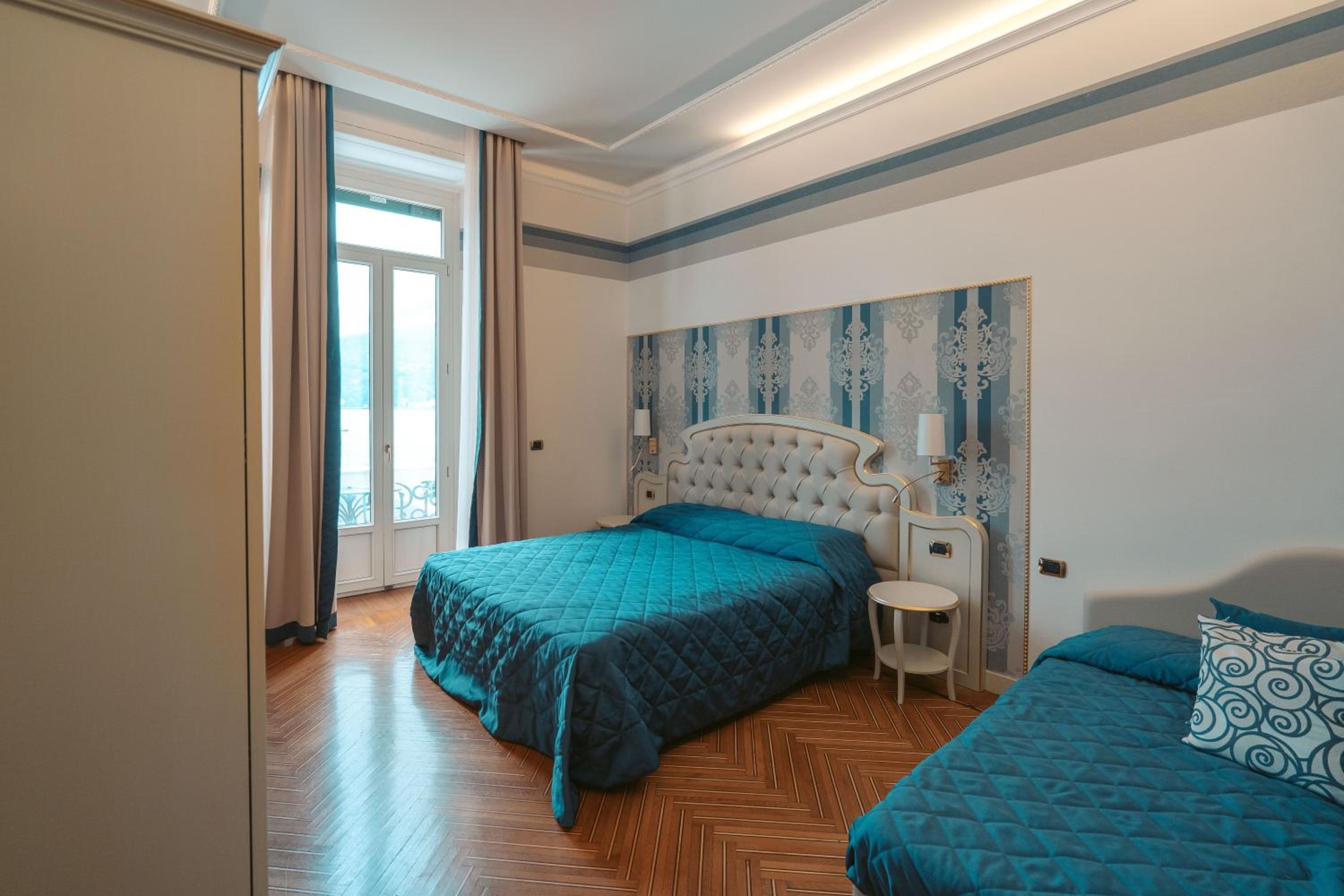 Triple Room with Lake View - Photo 2