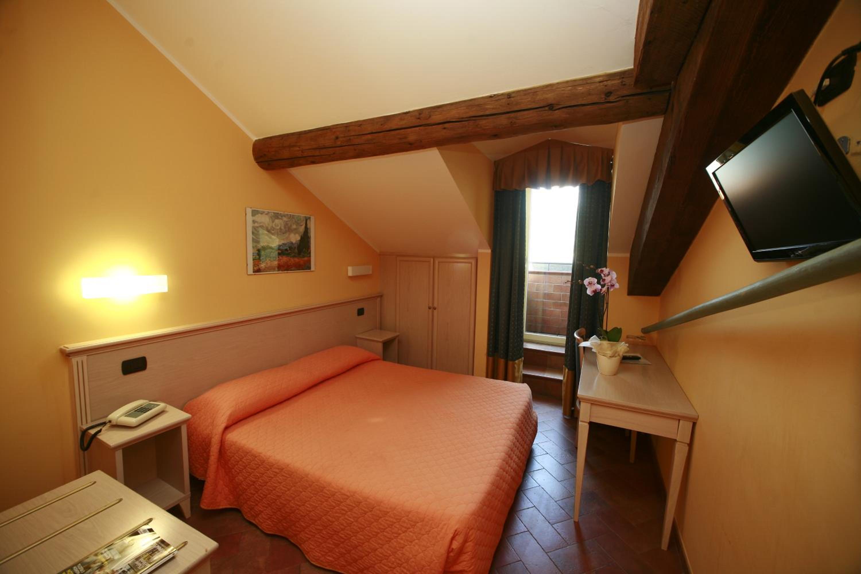 Wirtschafts-Doppel- oder Zweibettzimmer