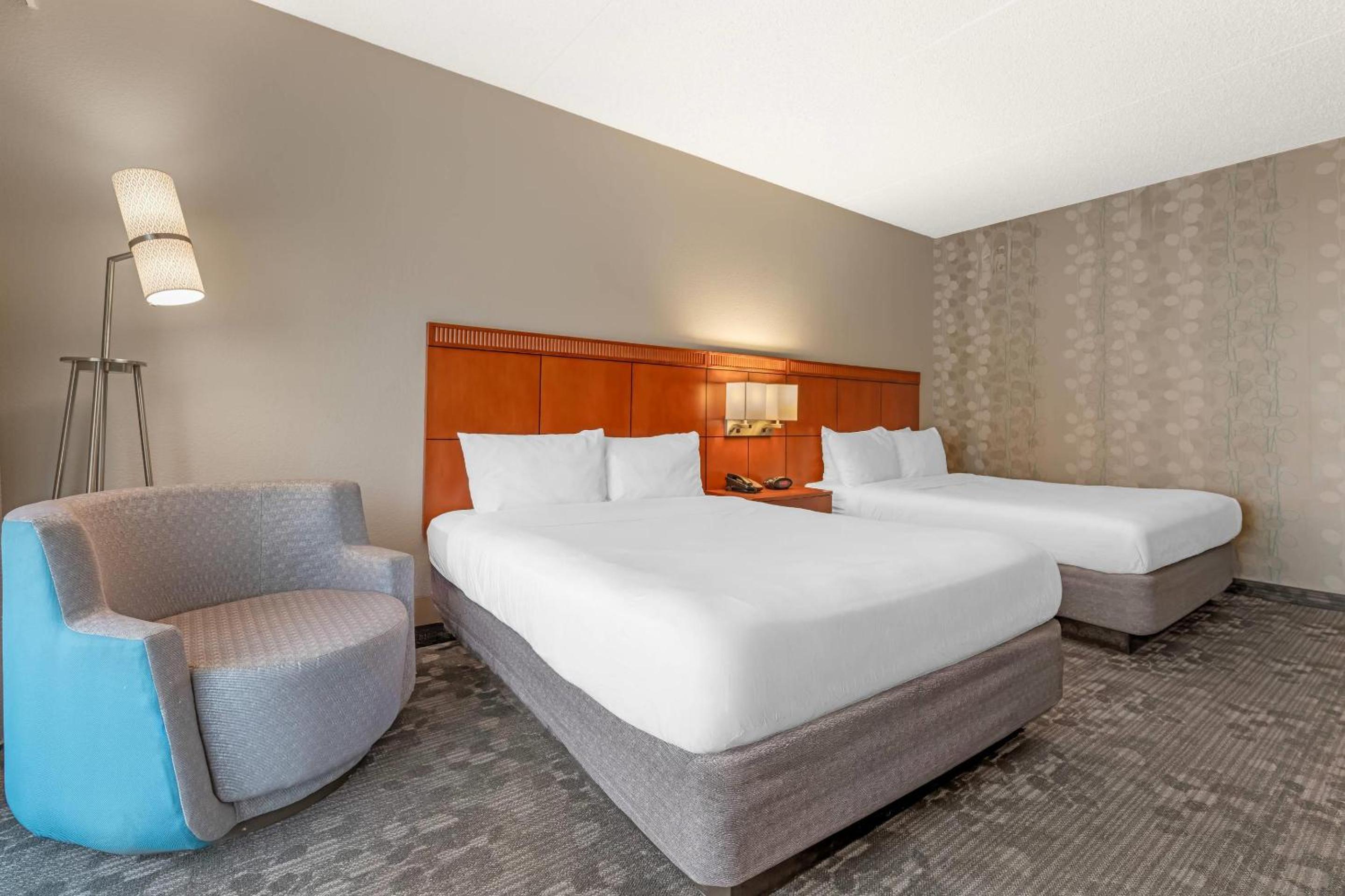Queen Suite with Two Queen Beds and Courtyard View - Non Smoking