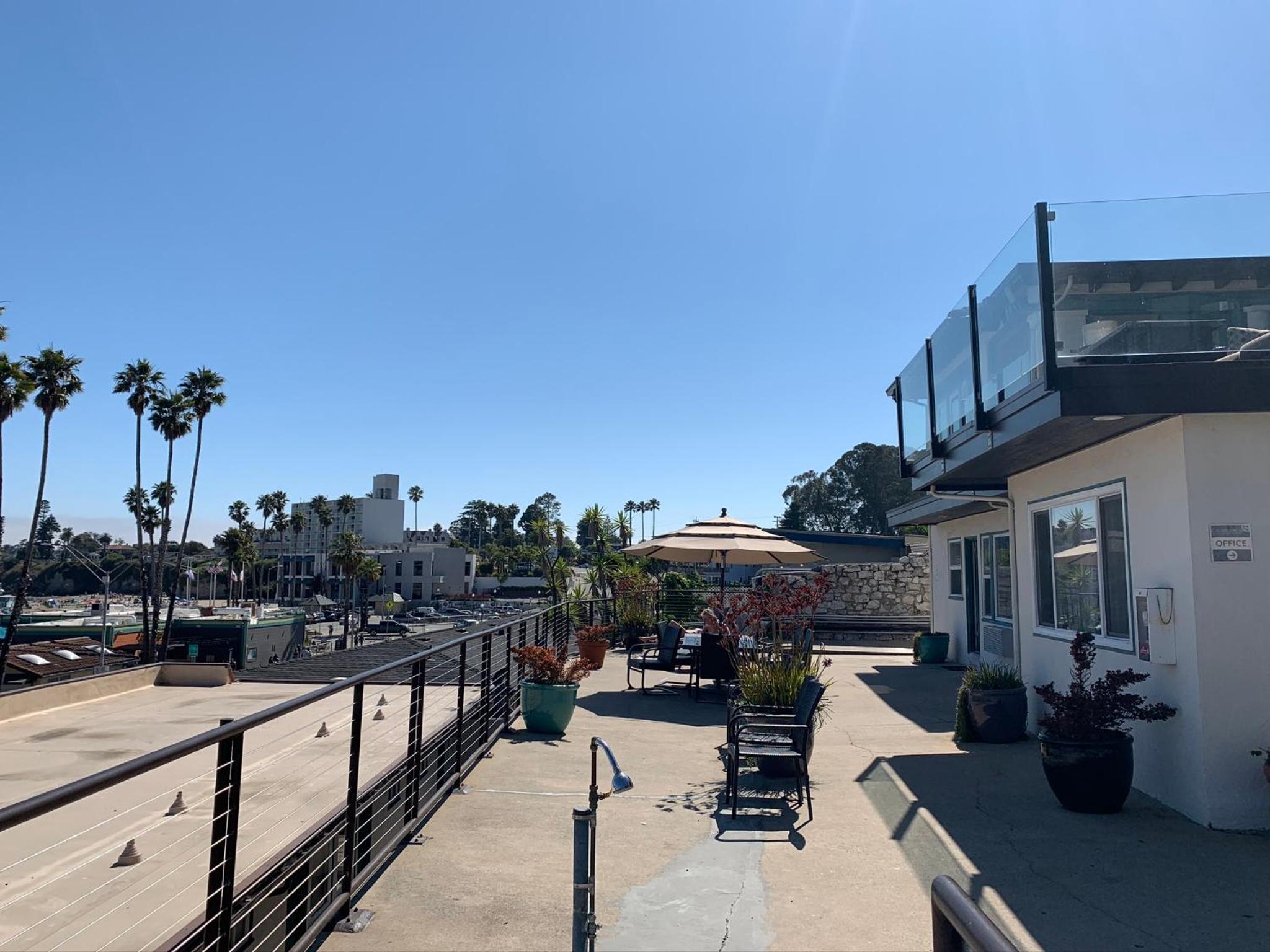 Ocean Front, Two Queen Beds, Shared Balcony photo 2