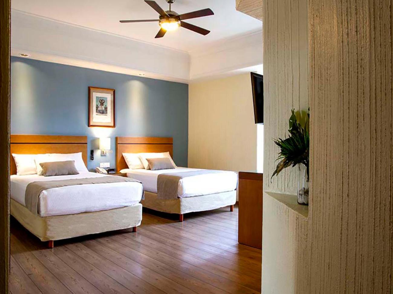 Superior Room with Balcony - Photo 2