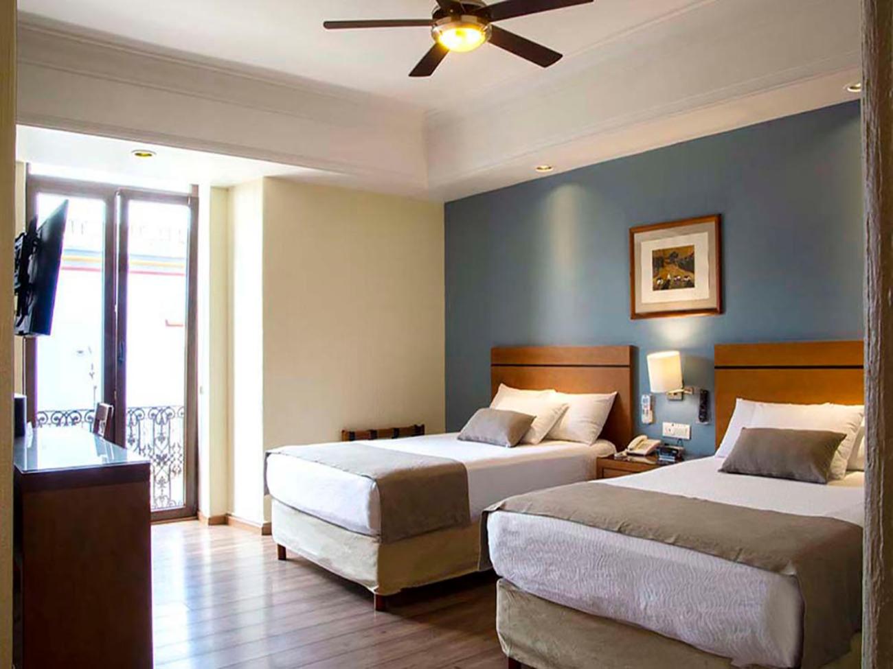 Superior Room with Balcony - Photo 5