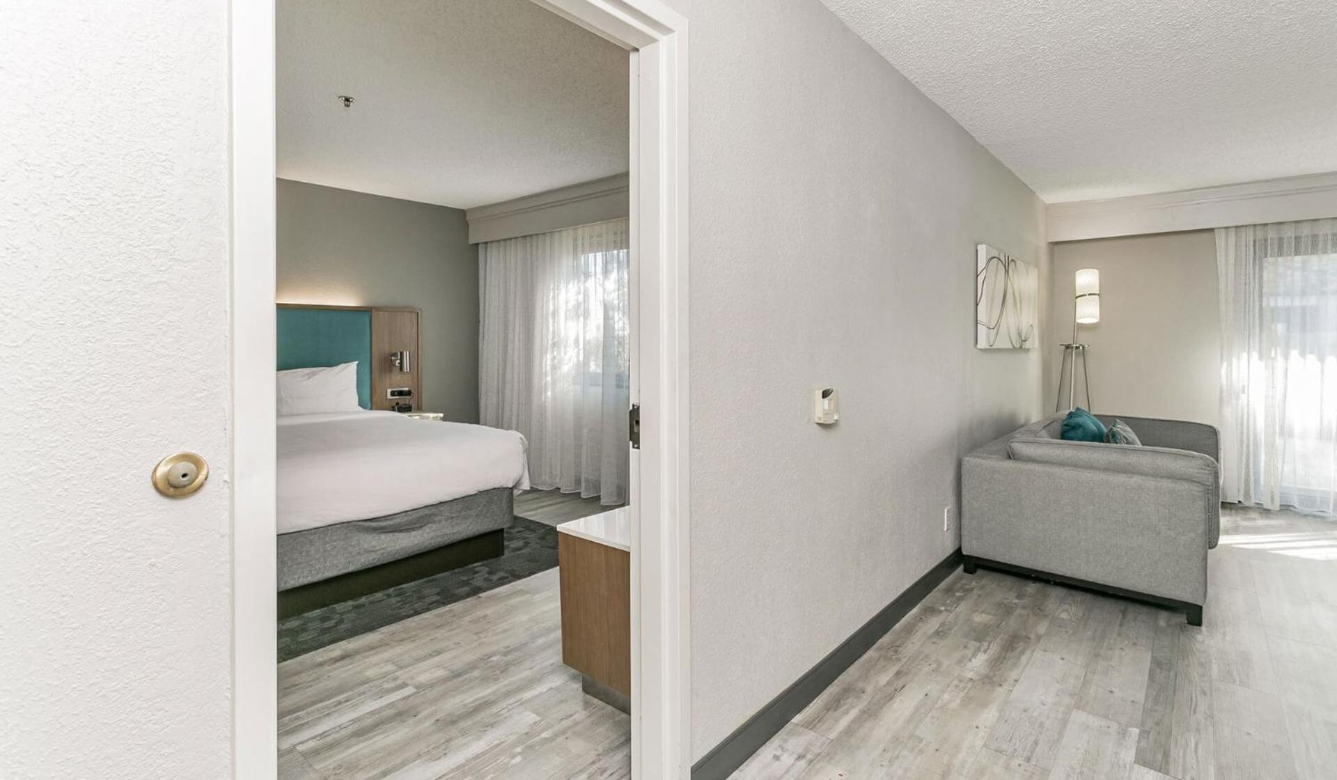 King Suite with Living Room - Non Smoking