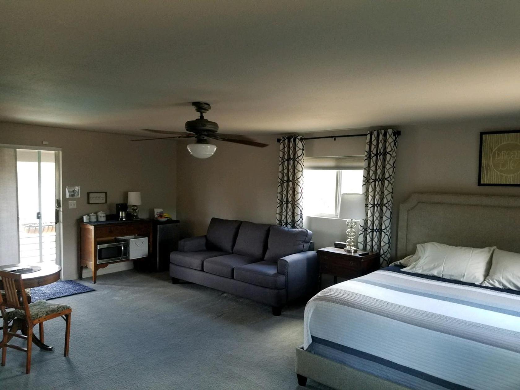 Family Room with Mountain View photo 1