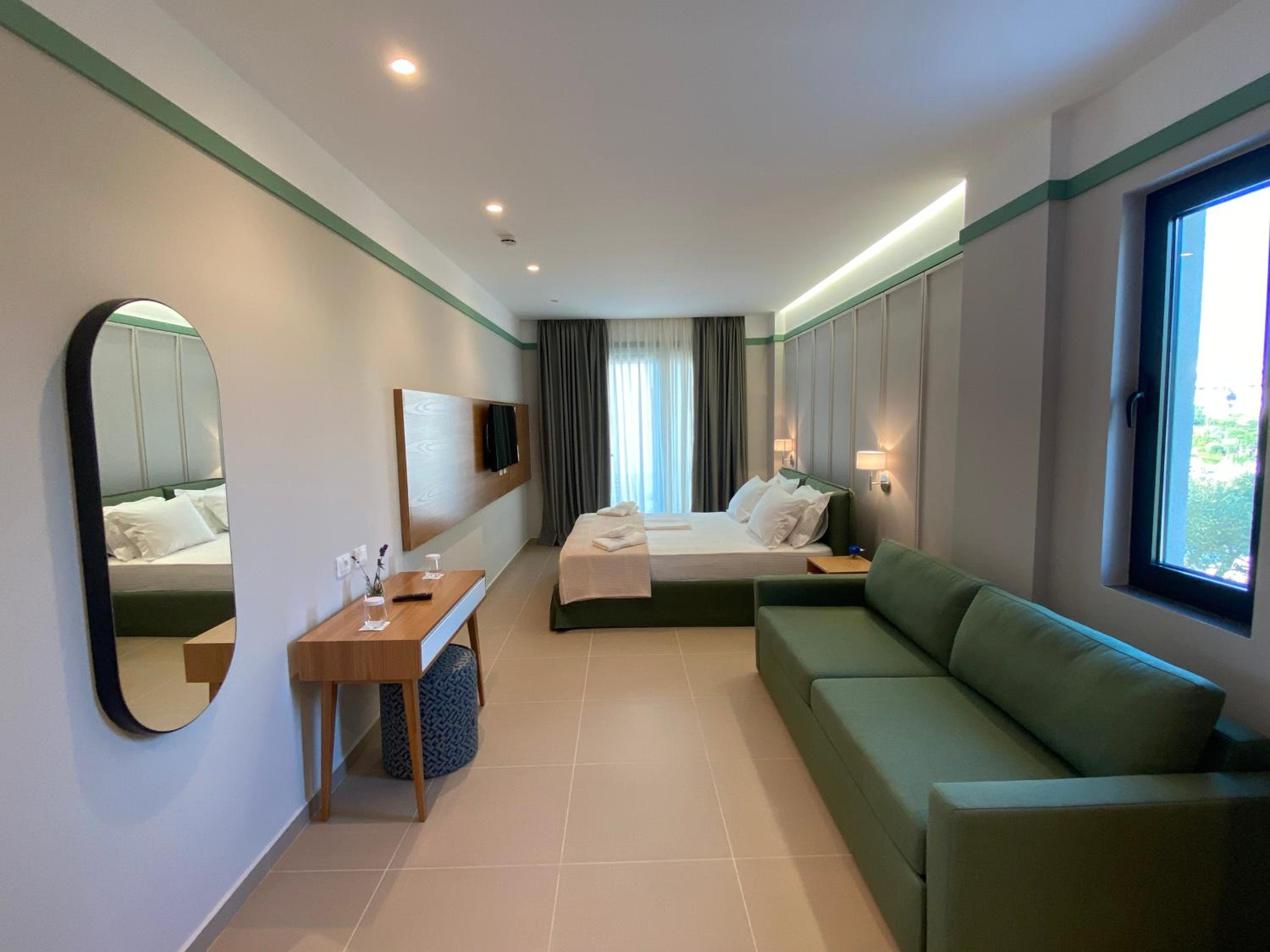 Deluxe Family Suite
