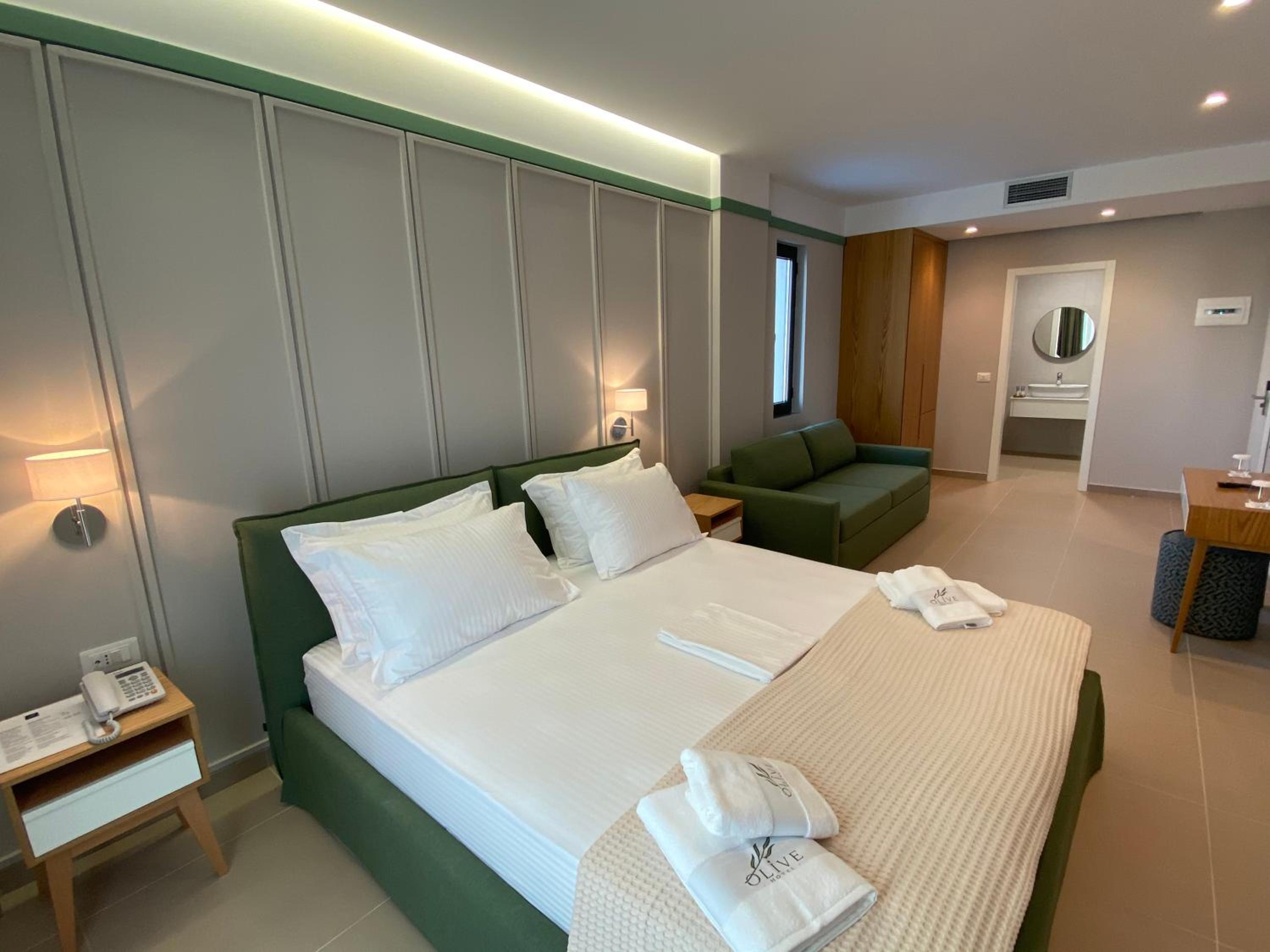 Deluxe Family Suite photo 3