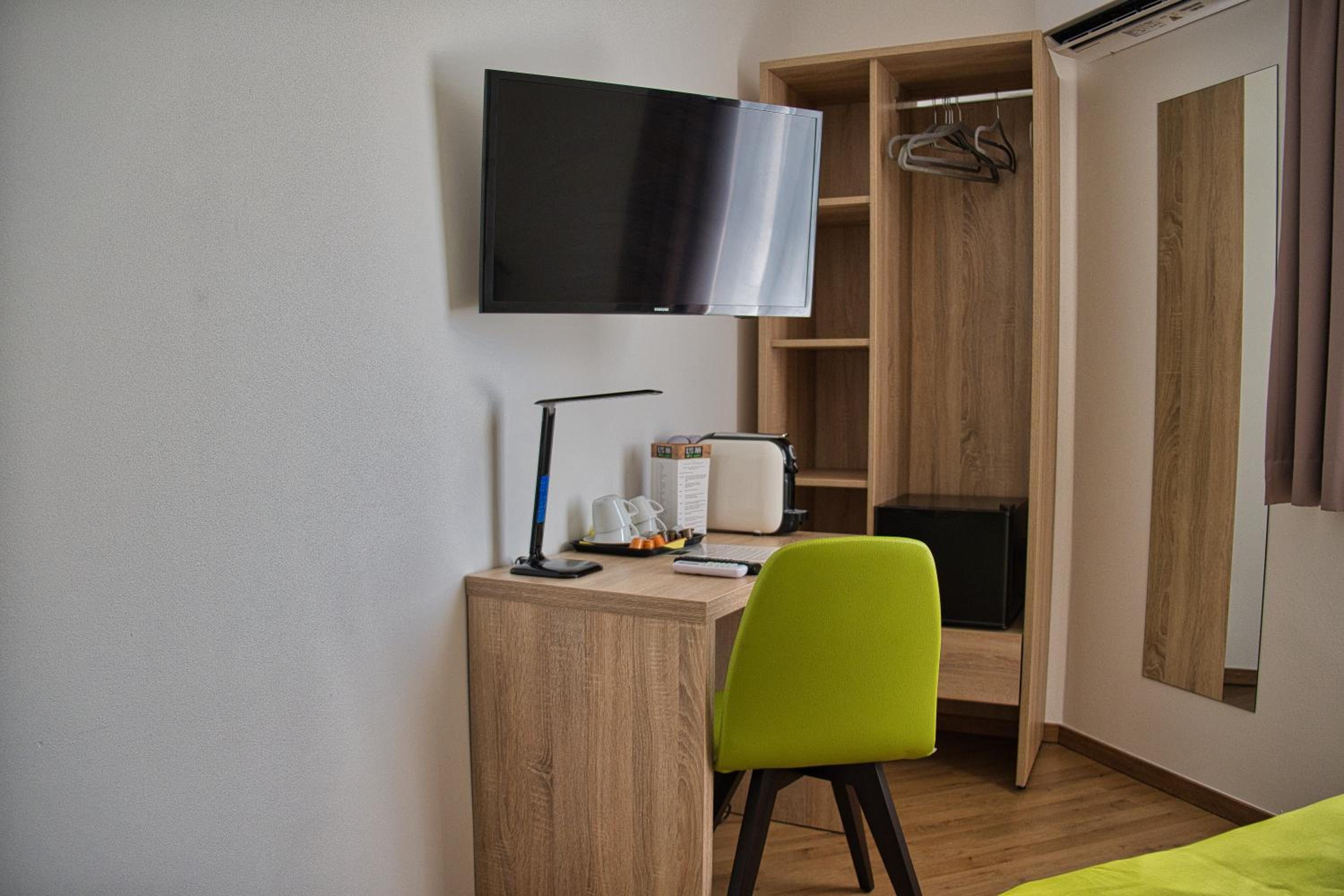 Double Room with Private Bathroom photo 3