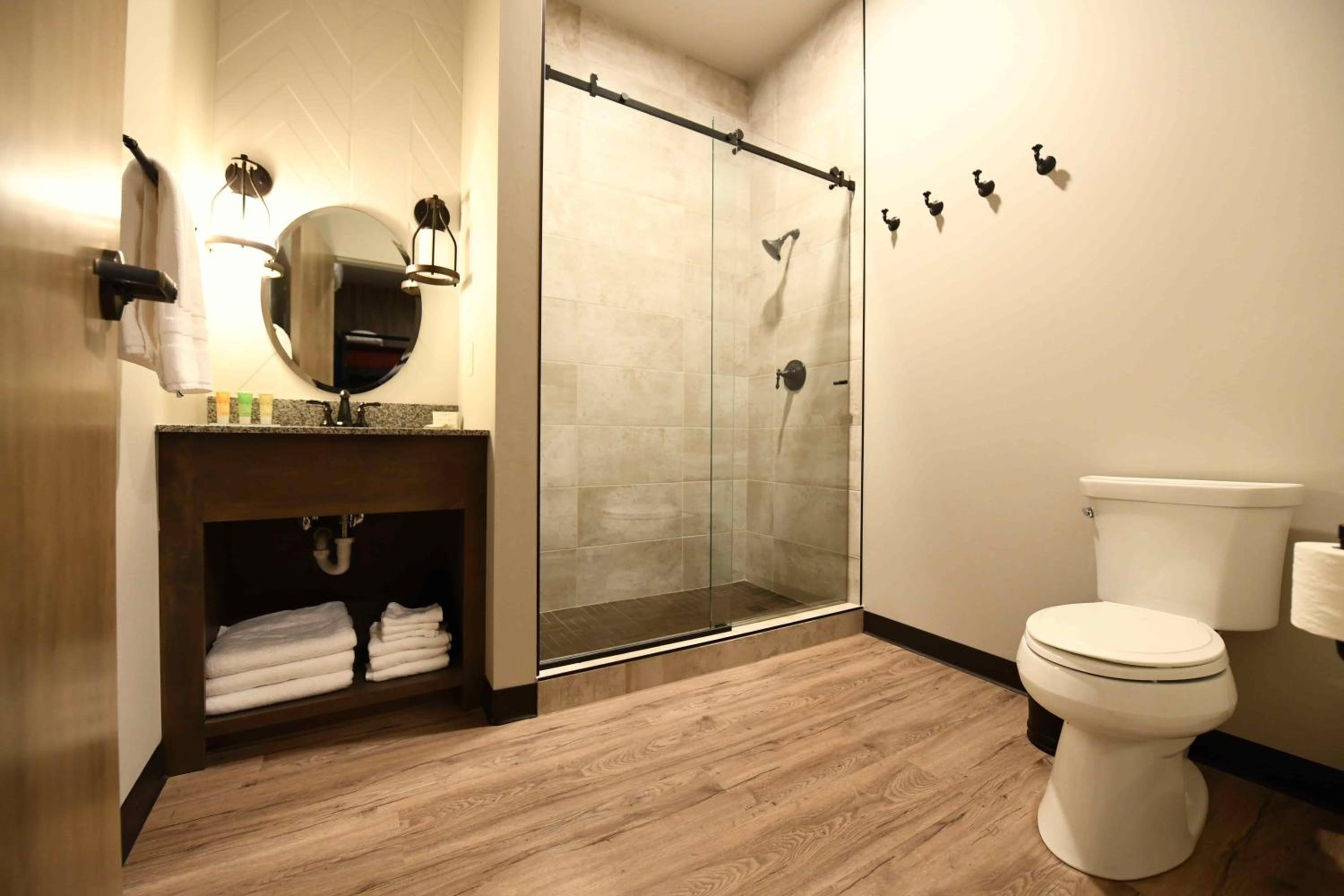 Room 8 @ 30 W Main Street (Interior, No View) photo 3