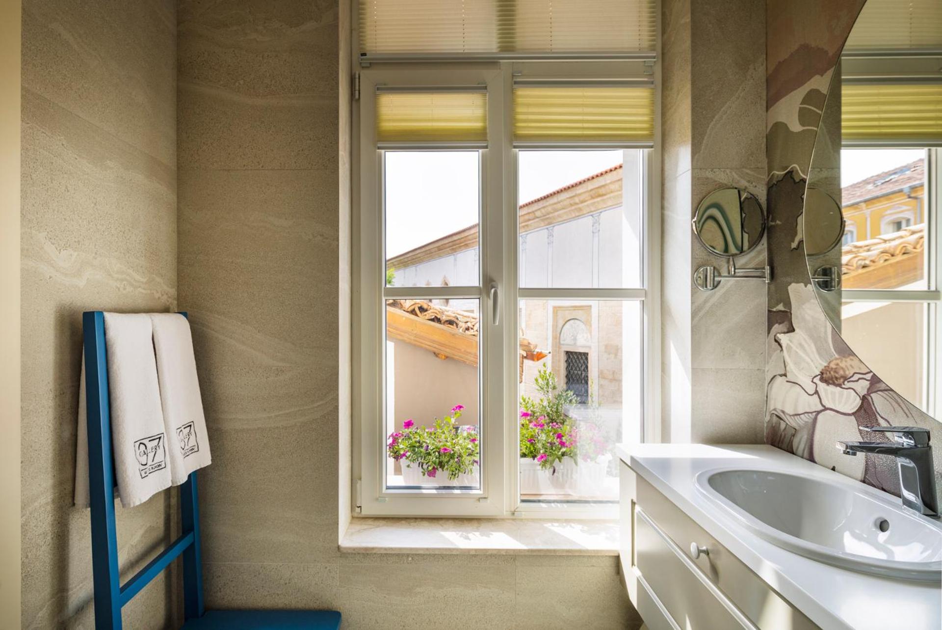Suite with King Bed and Sofa Bed - Non-Smoking
