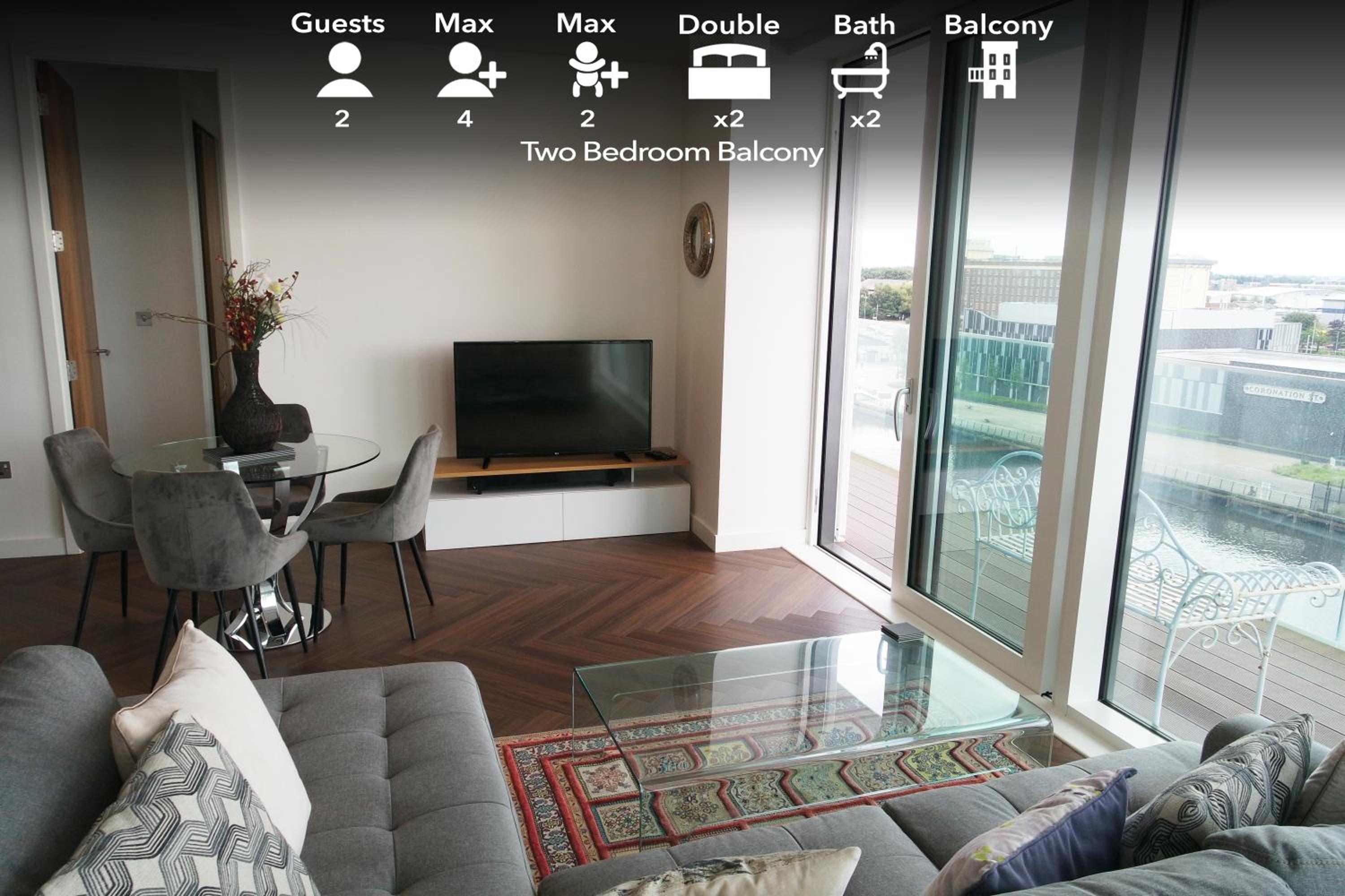 Apartment with Balcony - Photo 2