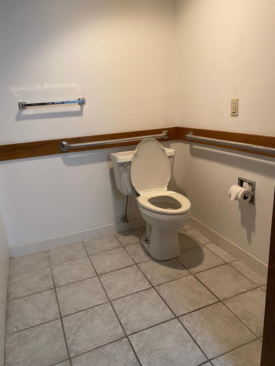 Double Room - Disability Access - Photo 9