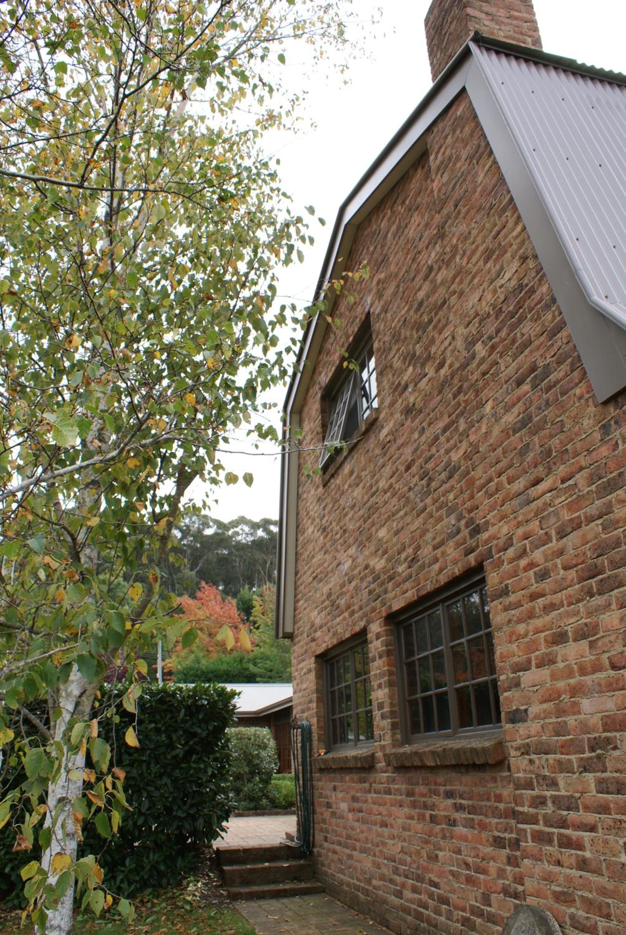 Three-Bedroom House photo 2