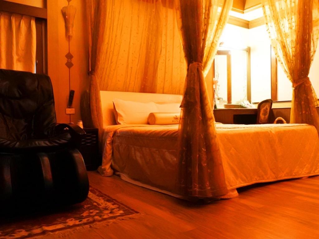 Queen Room with Garden View