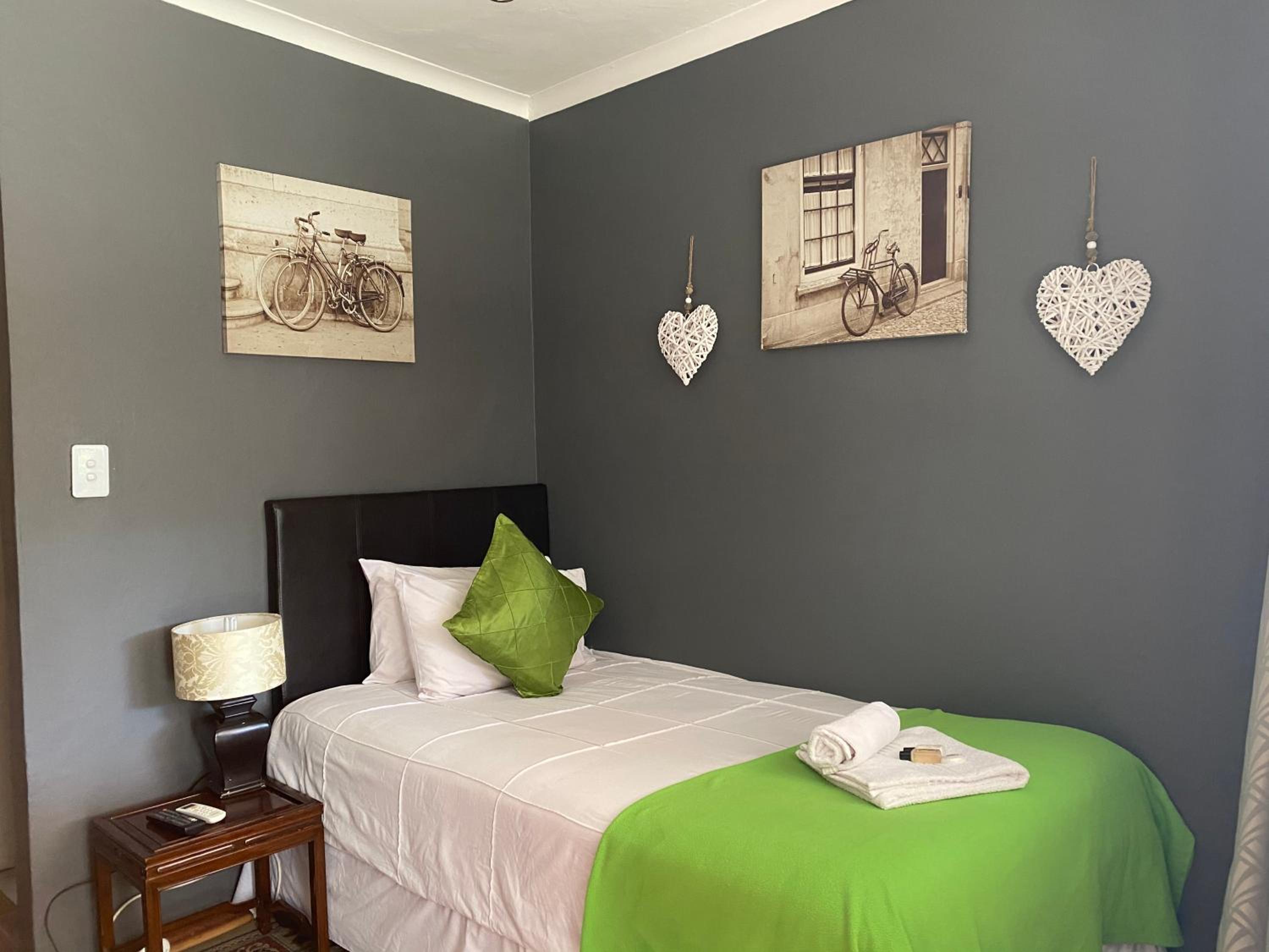 Small Single Room photo 1