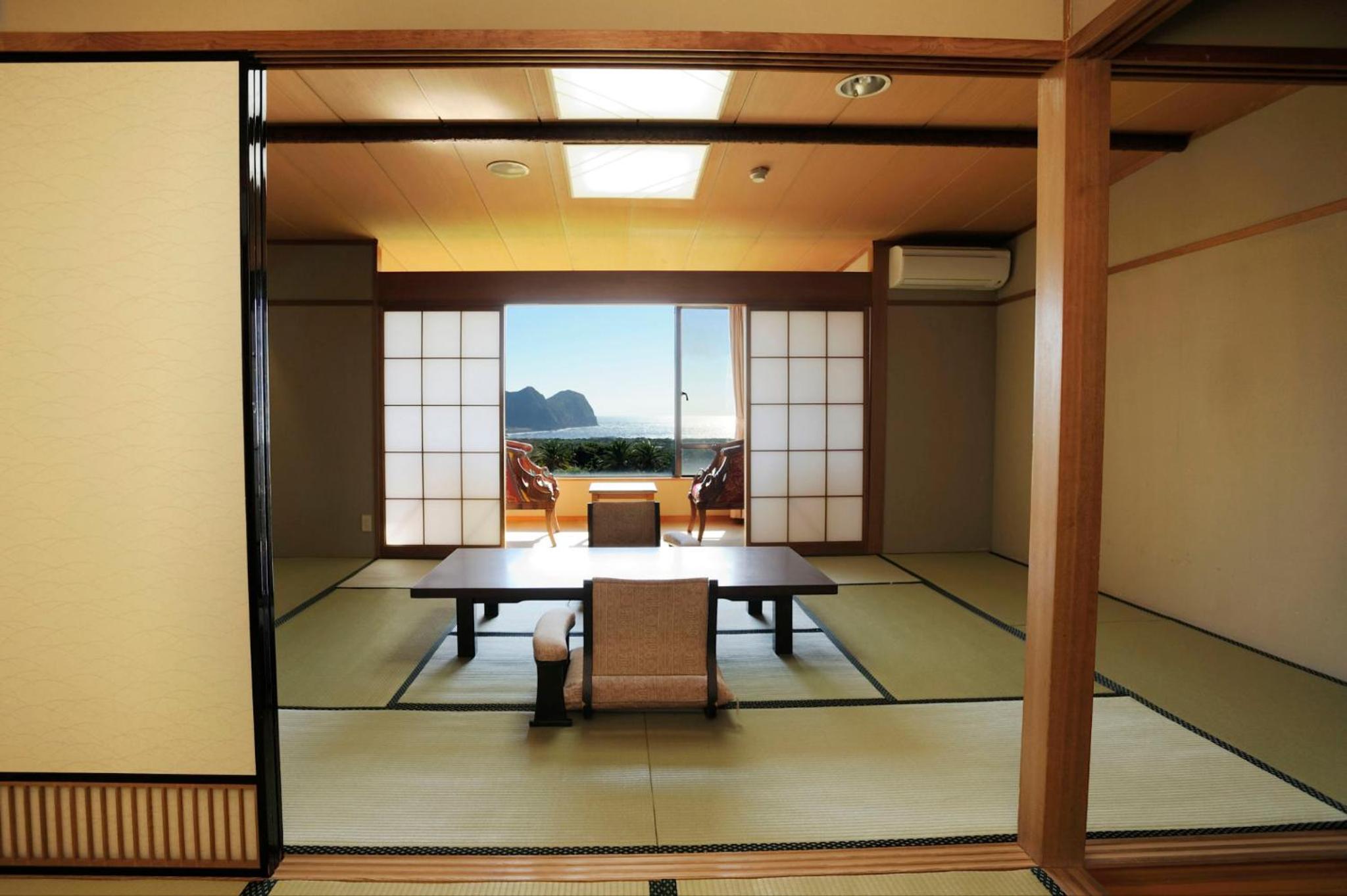 Japanese-Style Family Room photo 1
