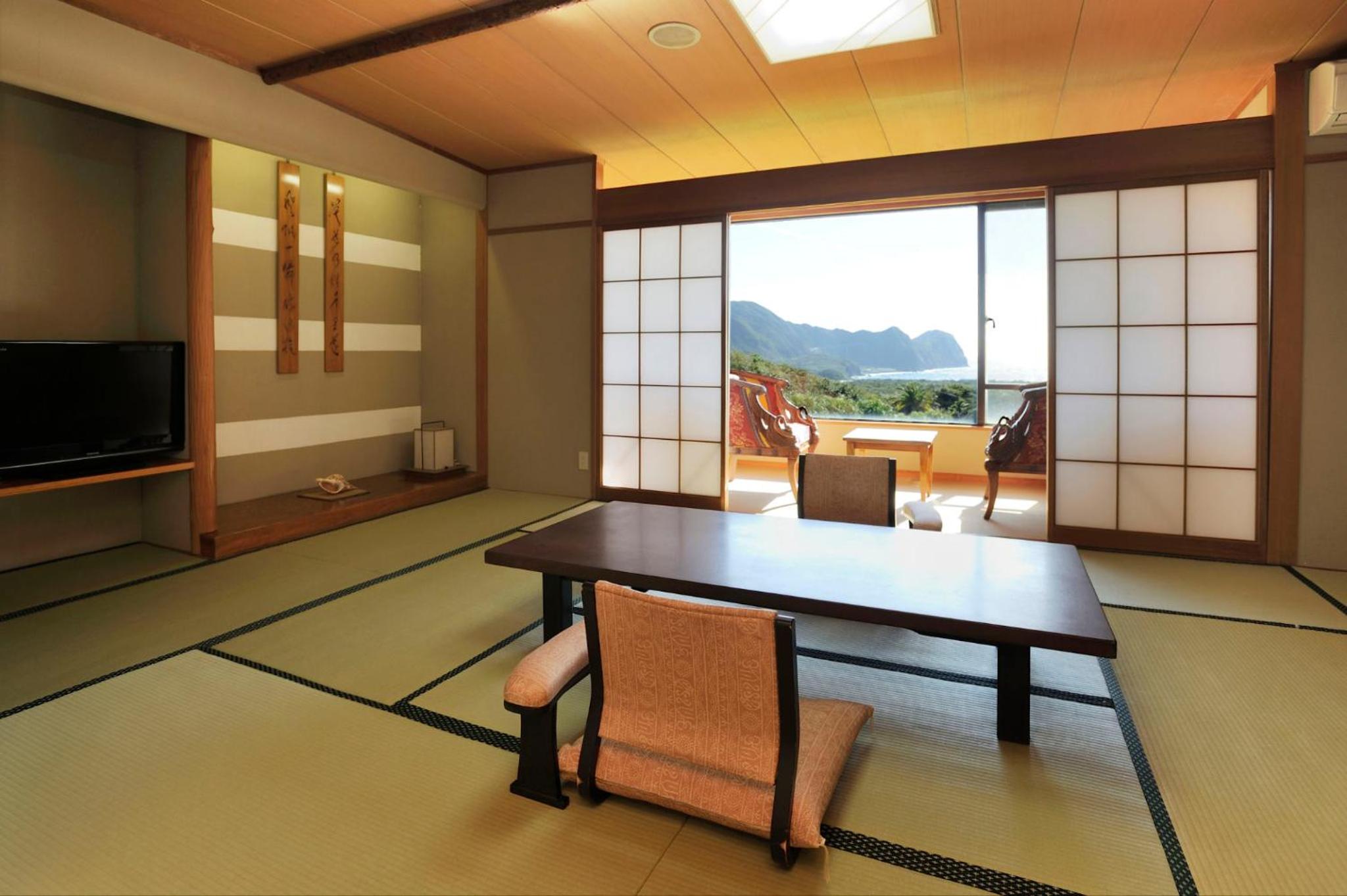 Japanese-Style Family Room photo 3