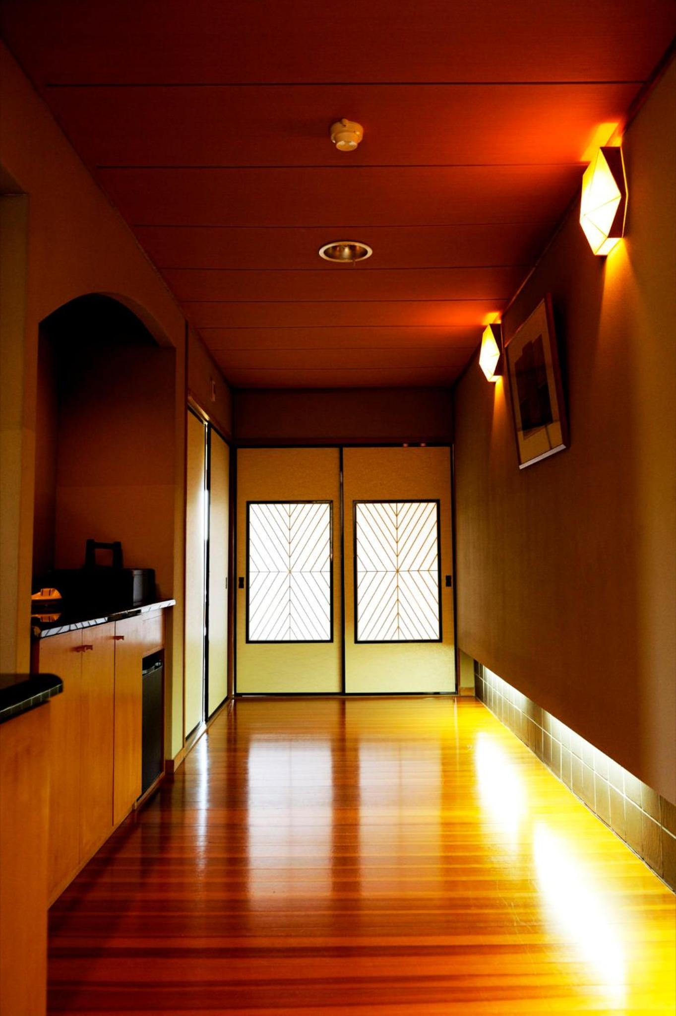 Japanese-Style Family Room photo 3