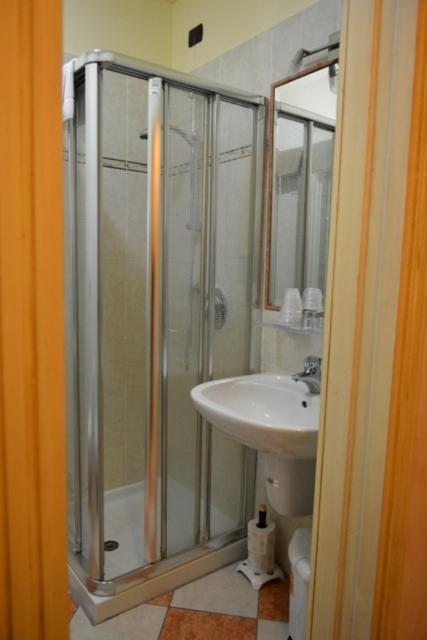 Triple Room - Photo 6