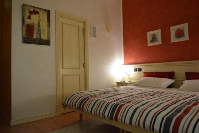 Double Room - Photo 12