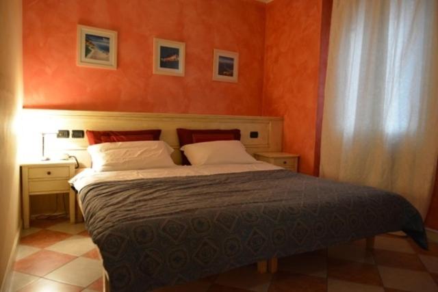 Double Room - Photo 11