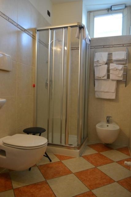 Double Room - Photo 9