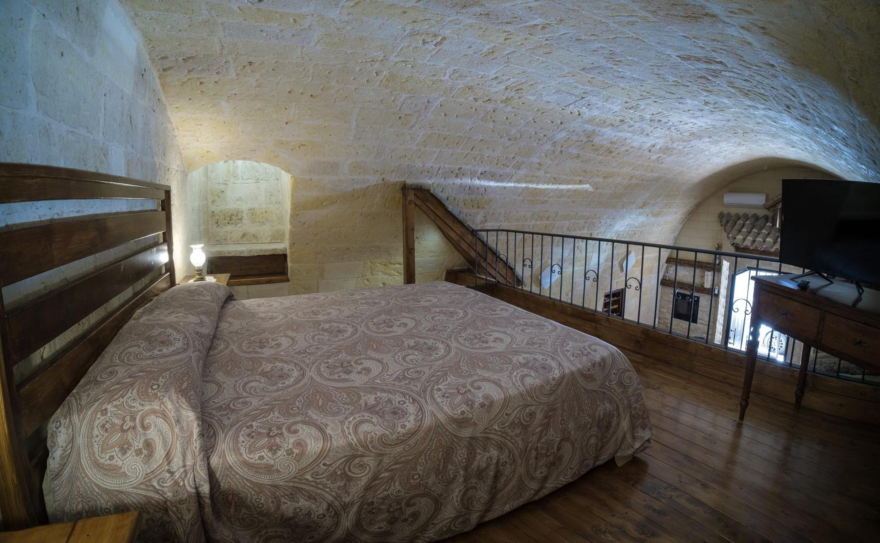 Large Double Room - Photo 4