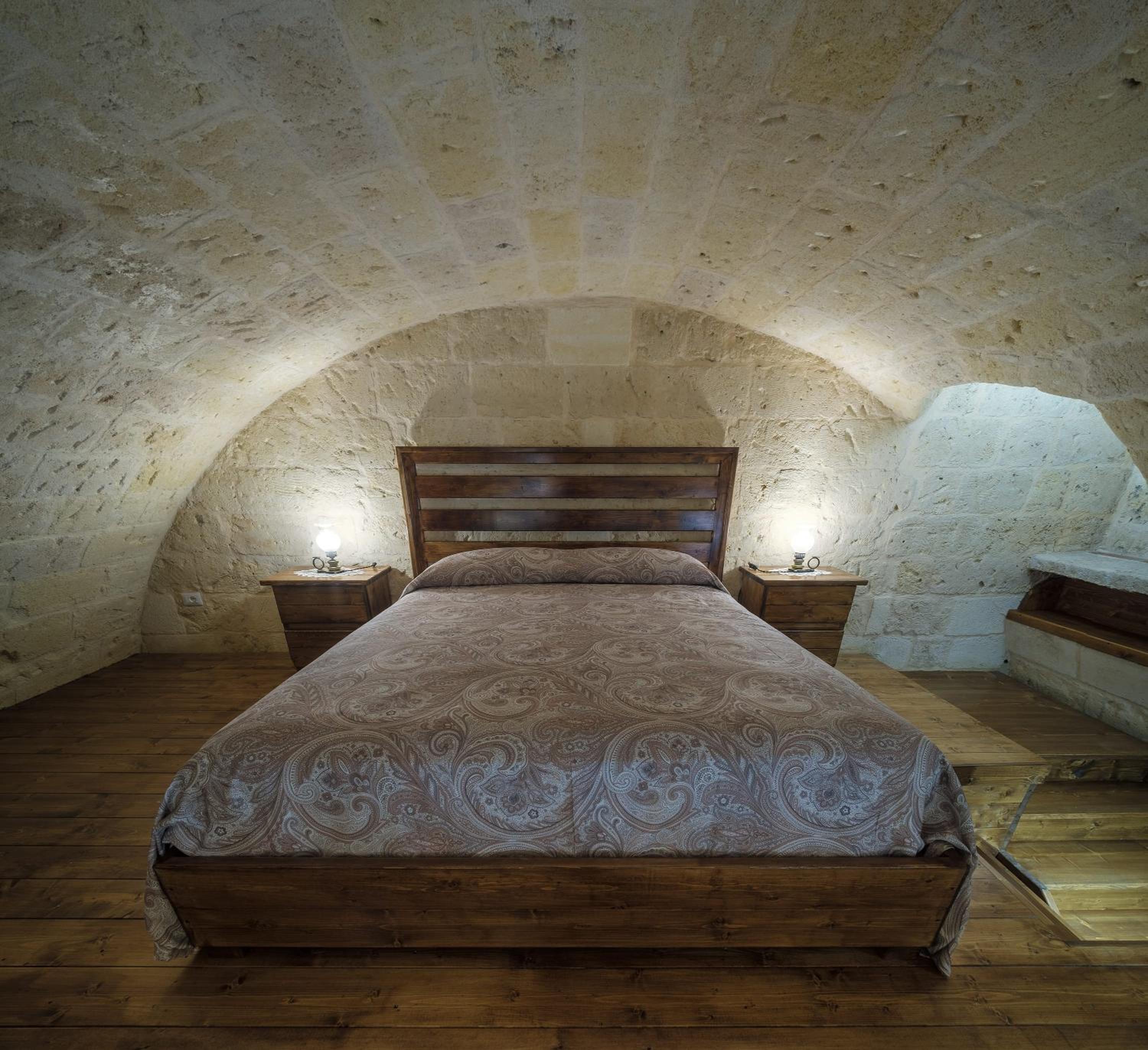 Large Double Room - Photo 1