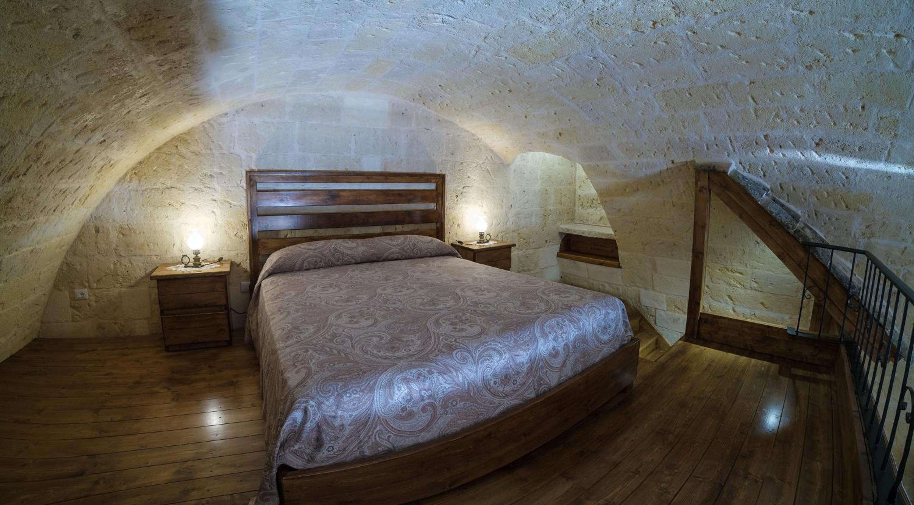 Large Double Room - Photo 2