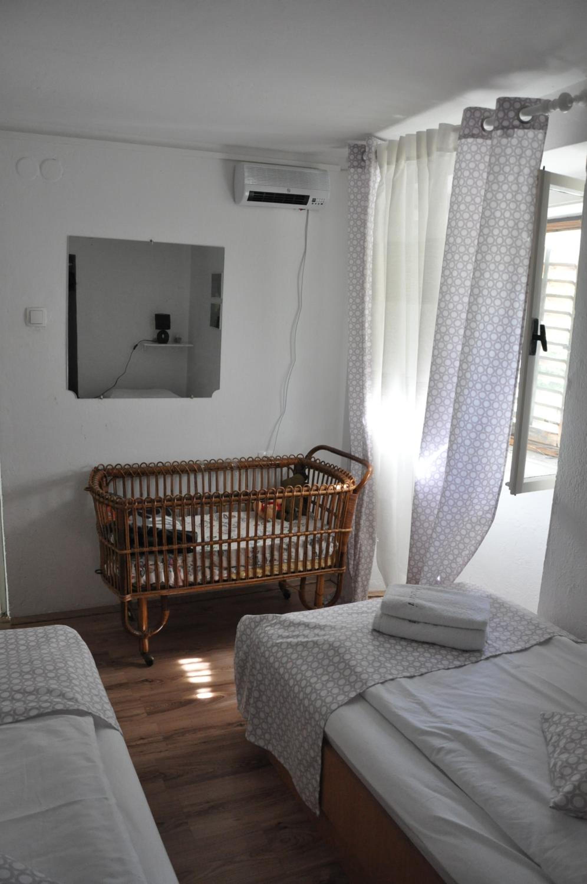 One-Bedroom Apartment - Photo 27