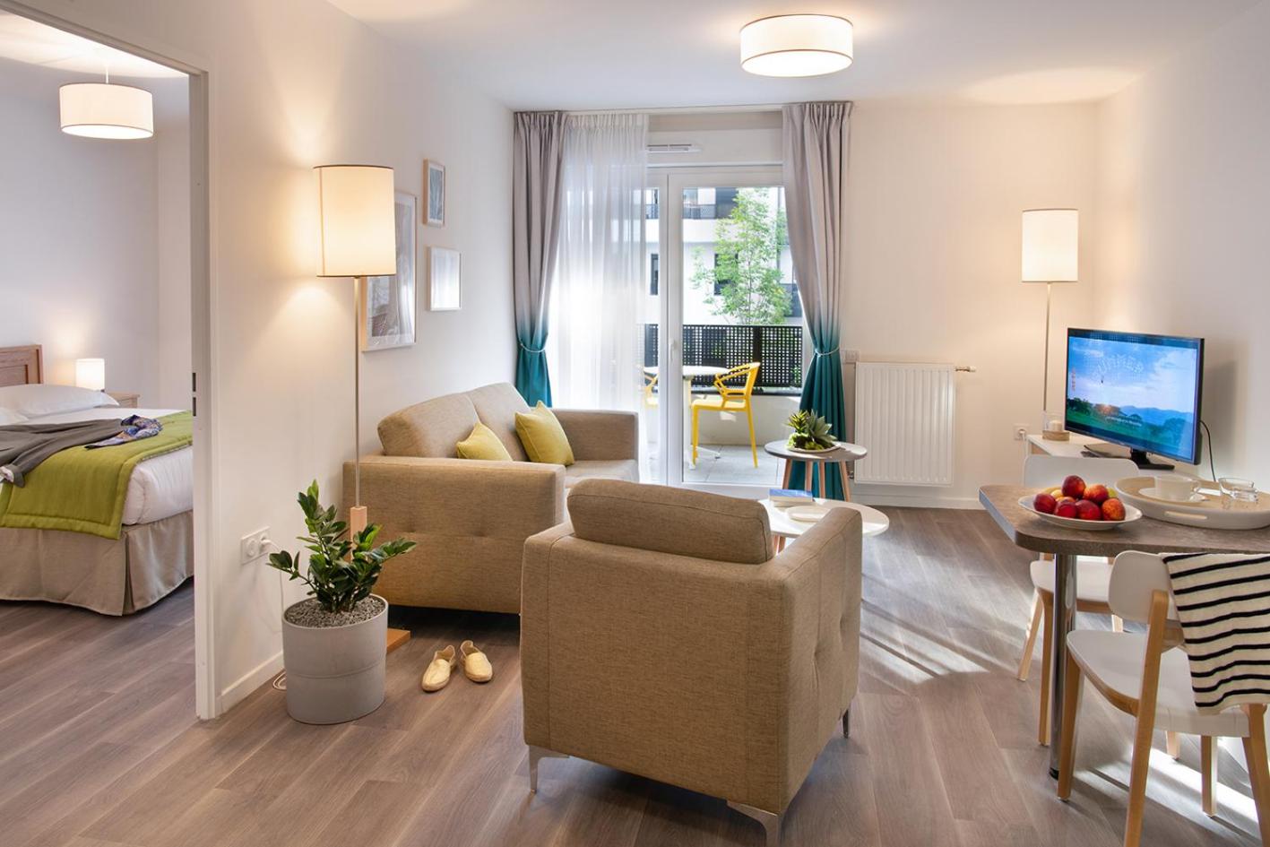 One-Bedroom Apartment - Photo 2