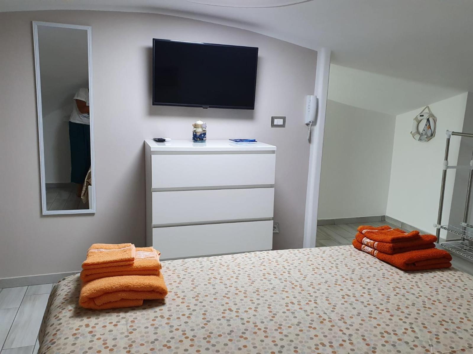 One-Bedroom House photo 1