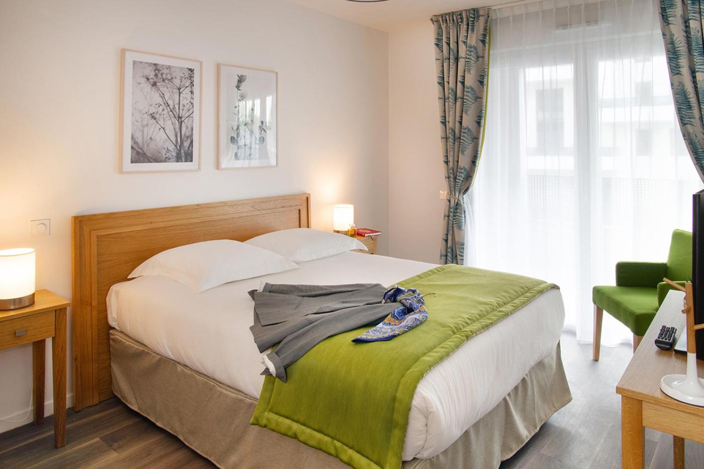 One-Bedroom Apartment - Photo 1