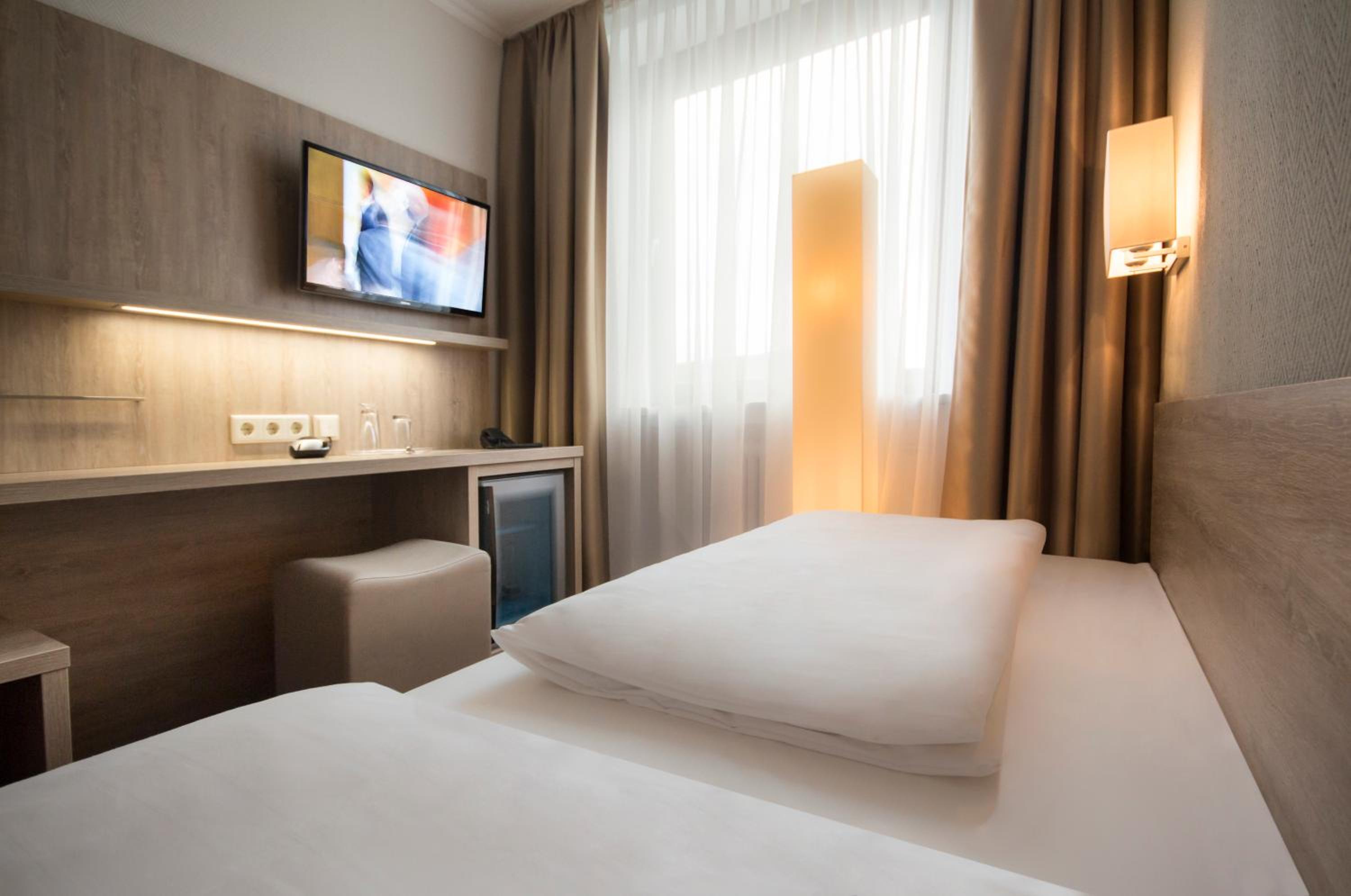 Standard Single Room (no air-condition) - Photo 3