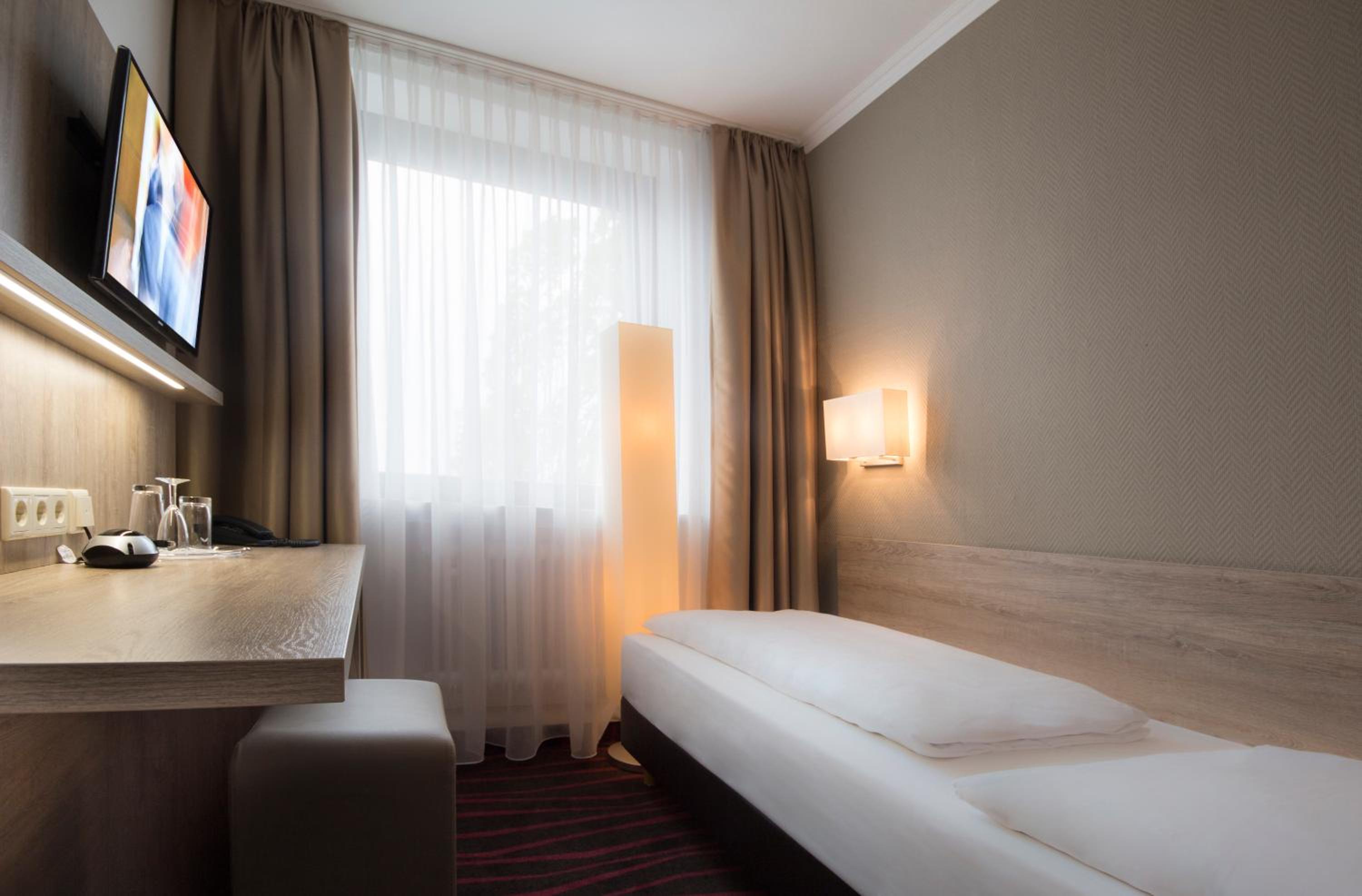 Standard Single Room (no air-condition) - Photo 10
