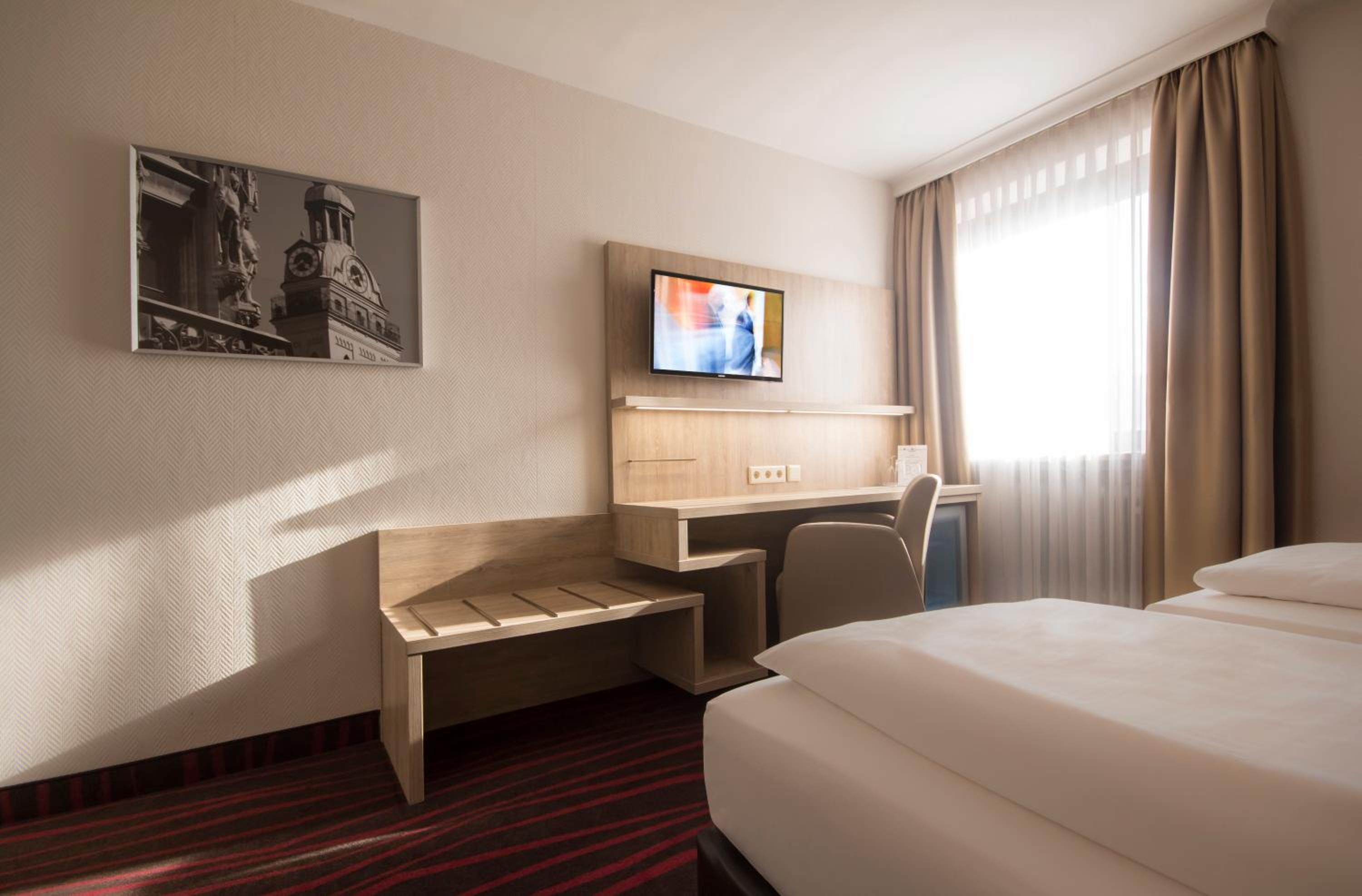 Double or Twin Room City (no air-condition) - Photo 2