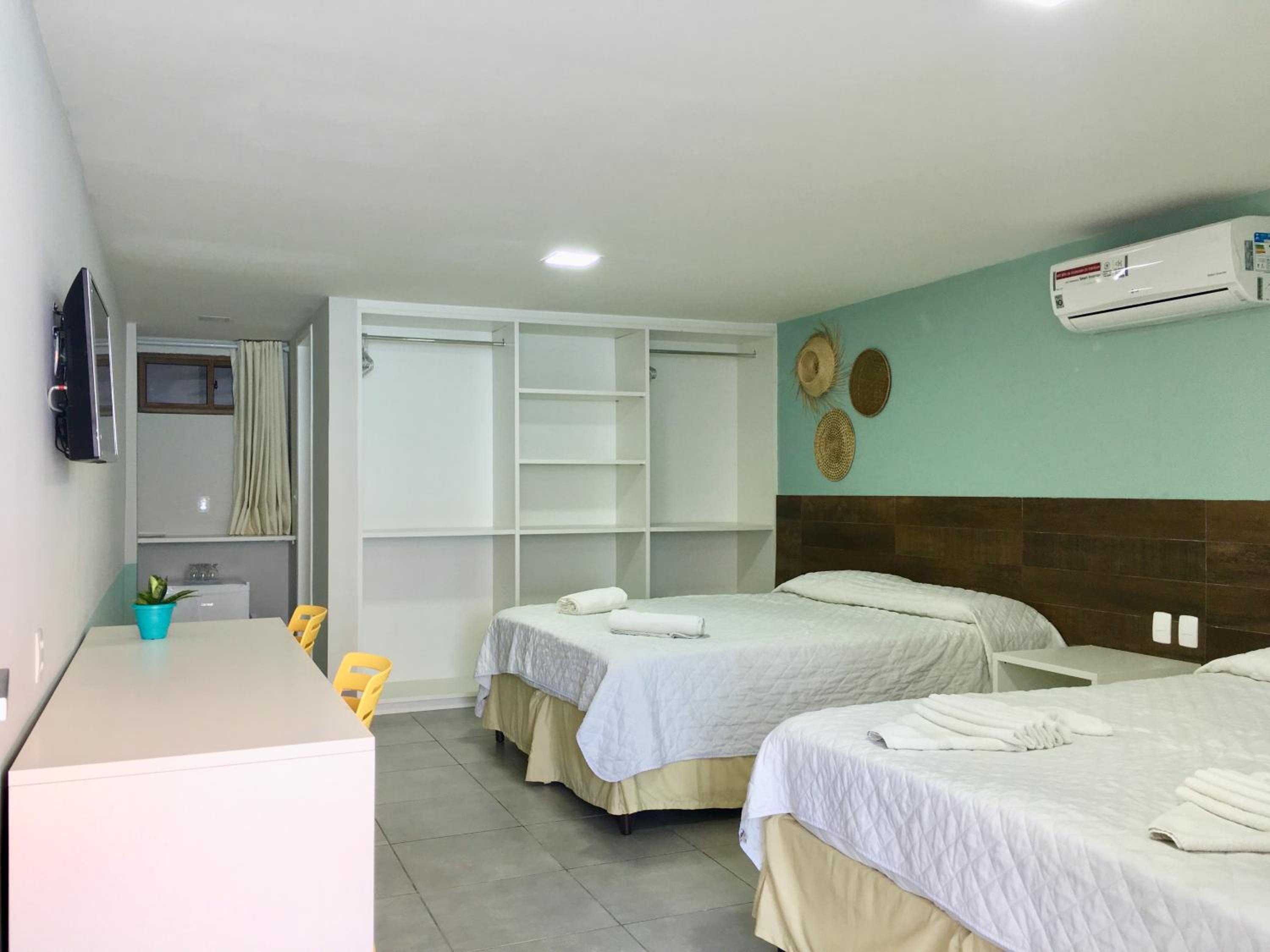 Quadruple Room with Balcony - Photo 5